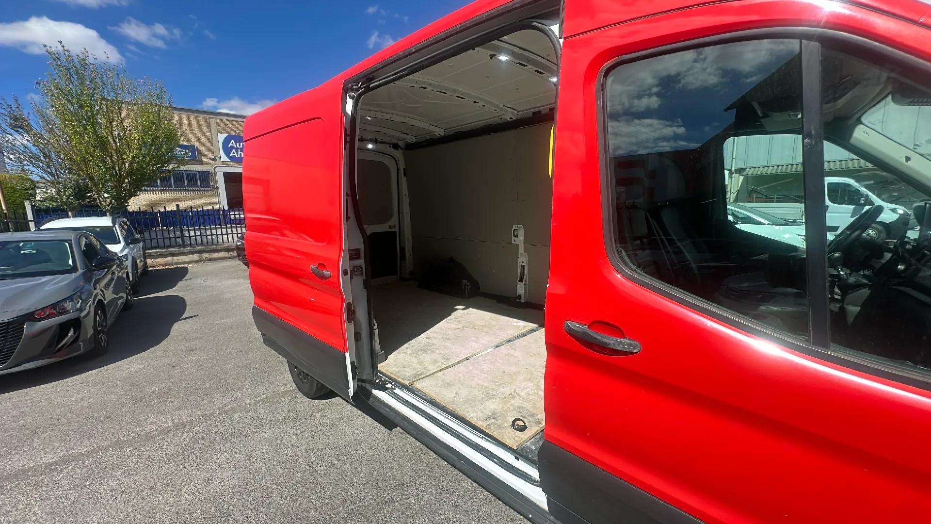 Ford Transit 310 L2H2 Van Ambiente Delantera - foto 10