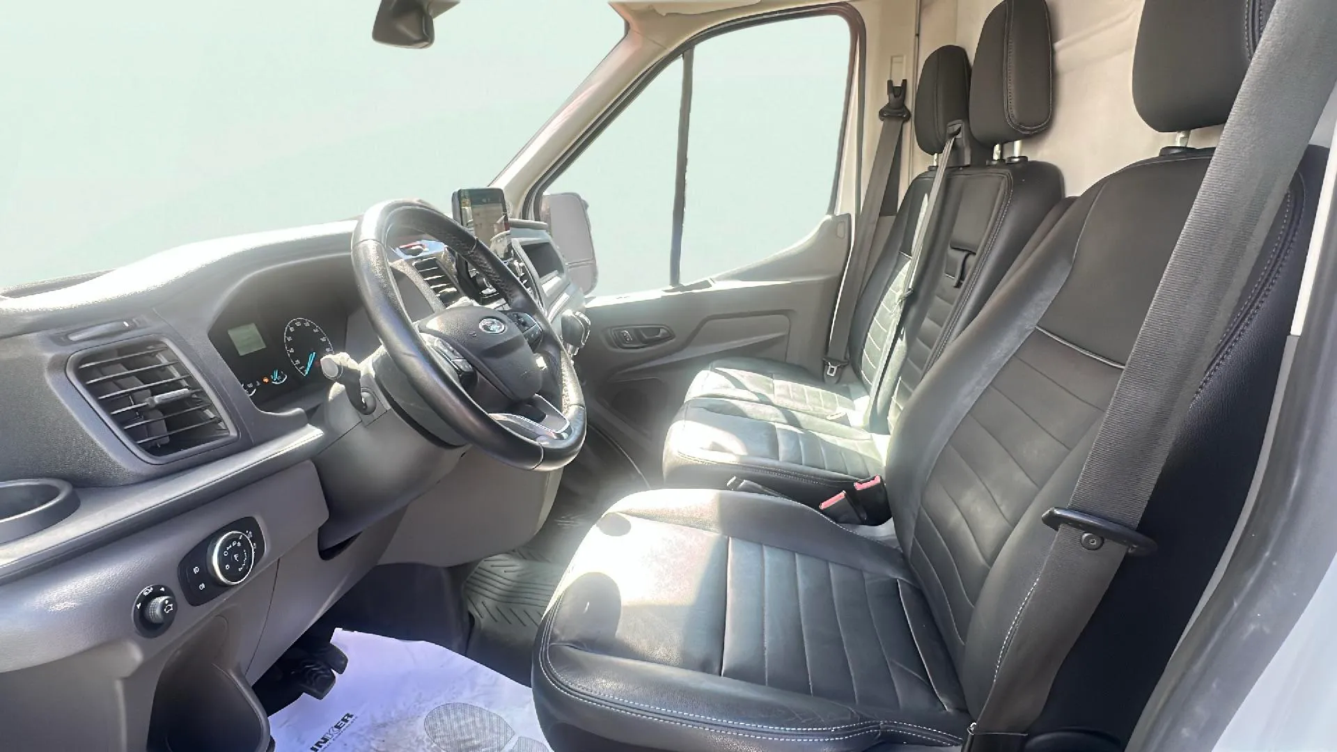 Ford Transit 310 L2H2 Van Ambiente Delantera - foto 12
