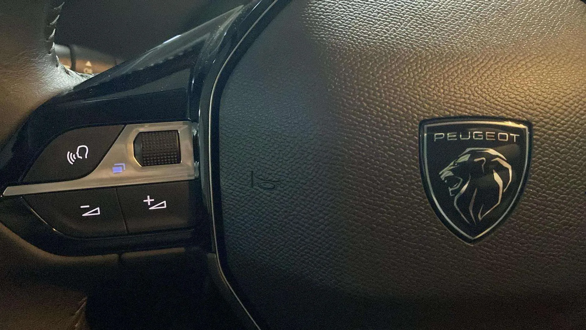 Peugeot 208 Allure Hybrid 110 eDCS6 - foto 11