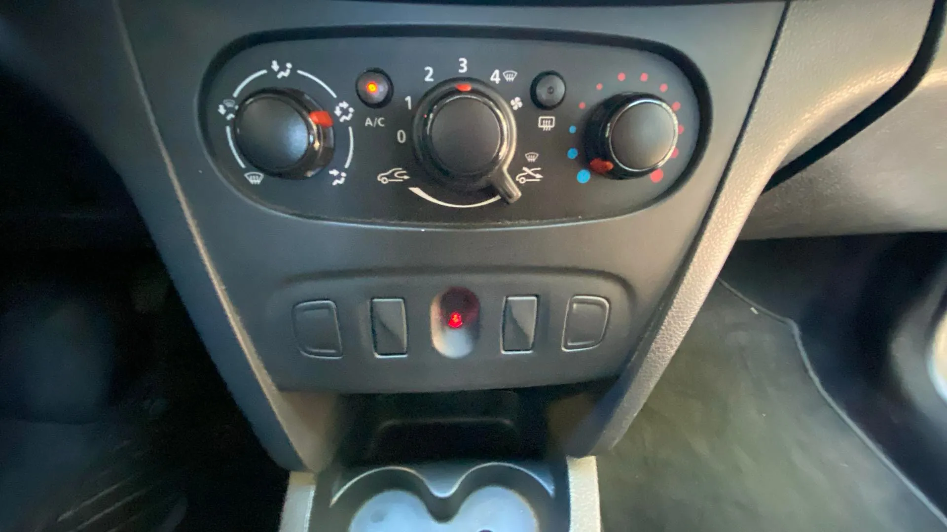 Dacia Sandero Access 1.0 18 - foto 18