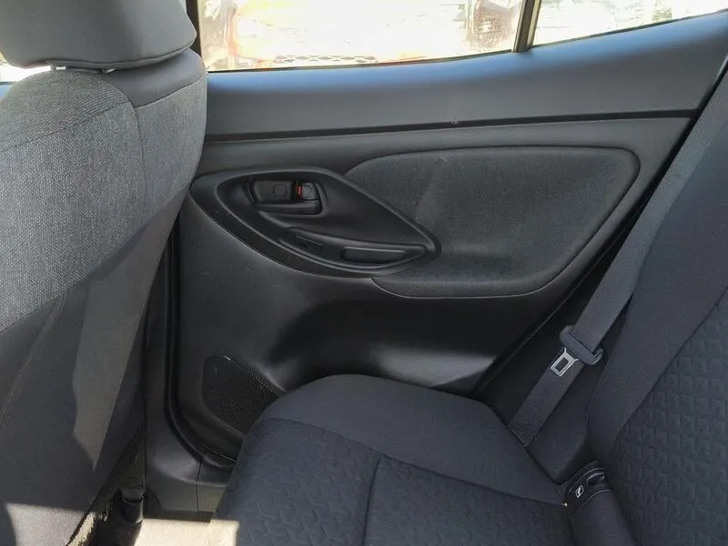 Toyota Yaris 1.5 120H Business Plus - foto 29