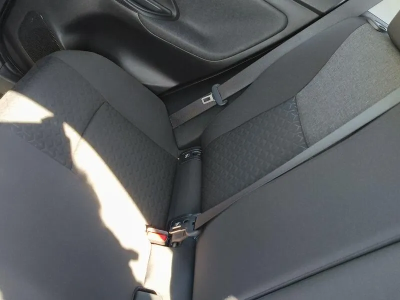 Toyota Yaris 1.5 120H Business Plus - foto 30