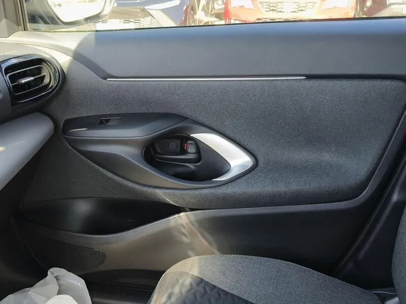 Toyota Yaris 1.5 120H Business Plus - foto 18