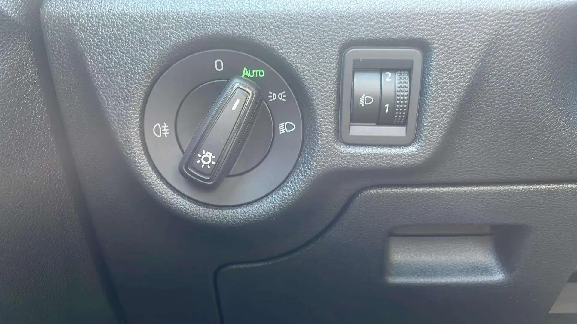 Škoda Kamiq 1.0 TSI Ambition - foto 31