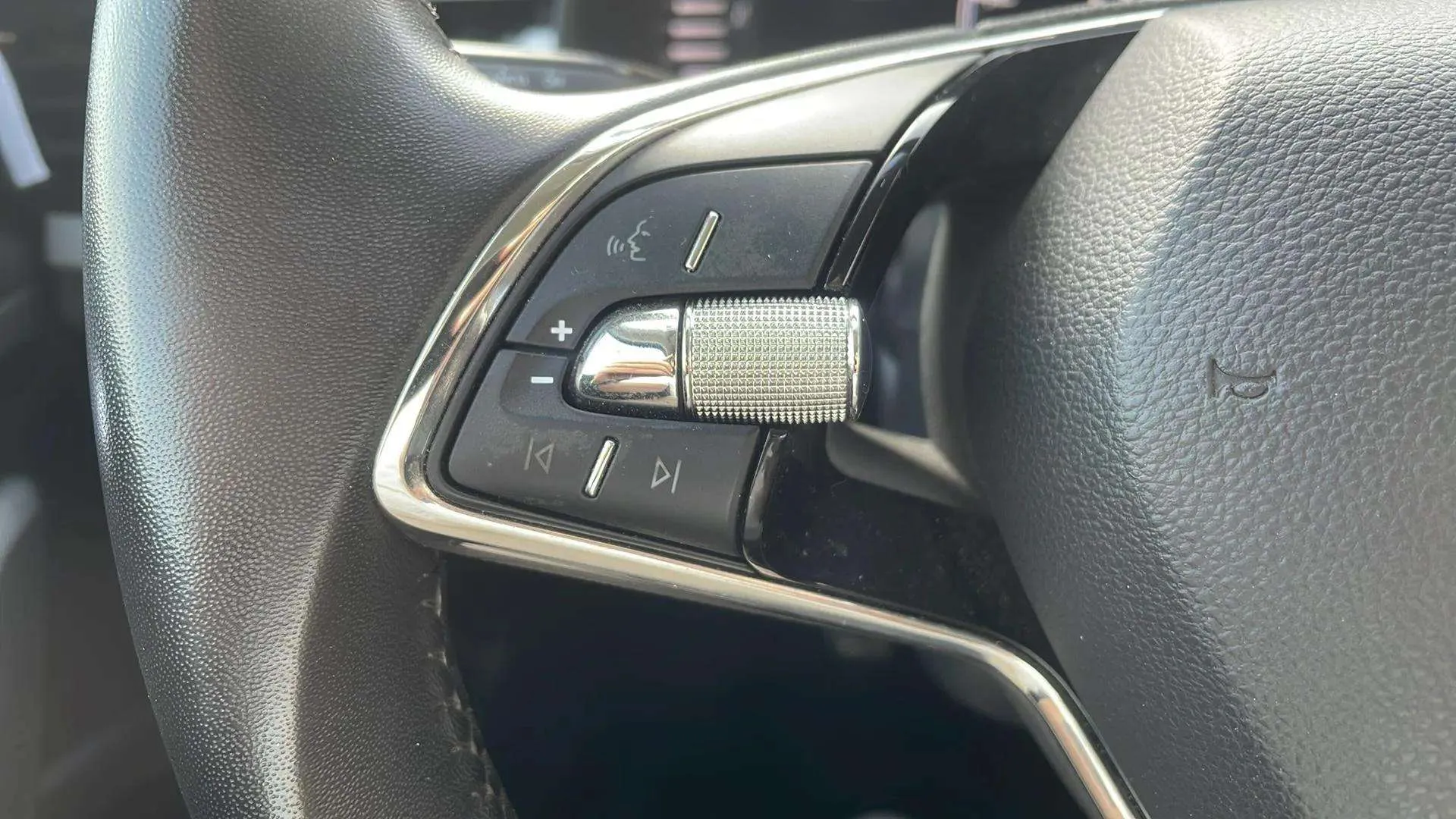 Škoda Kamiq 1.0 TSI Ambition - foto 34