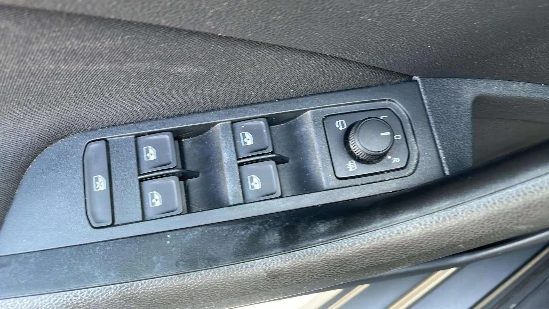 Škoda Kamiq 1.0 TSI Ambition - foto 32