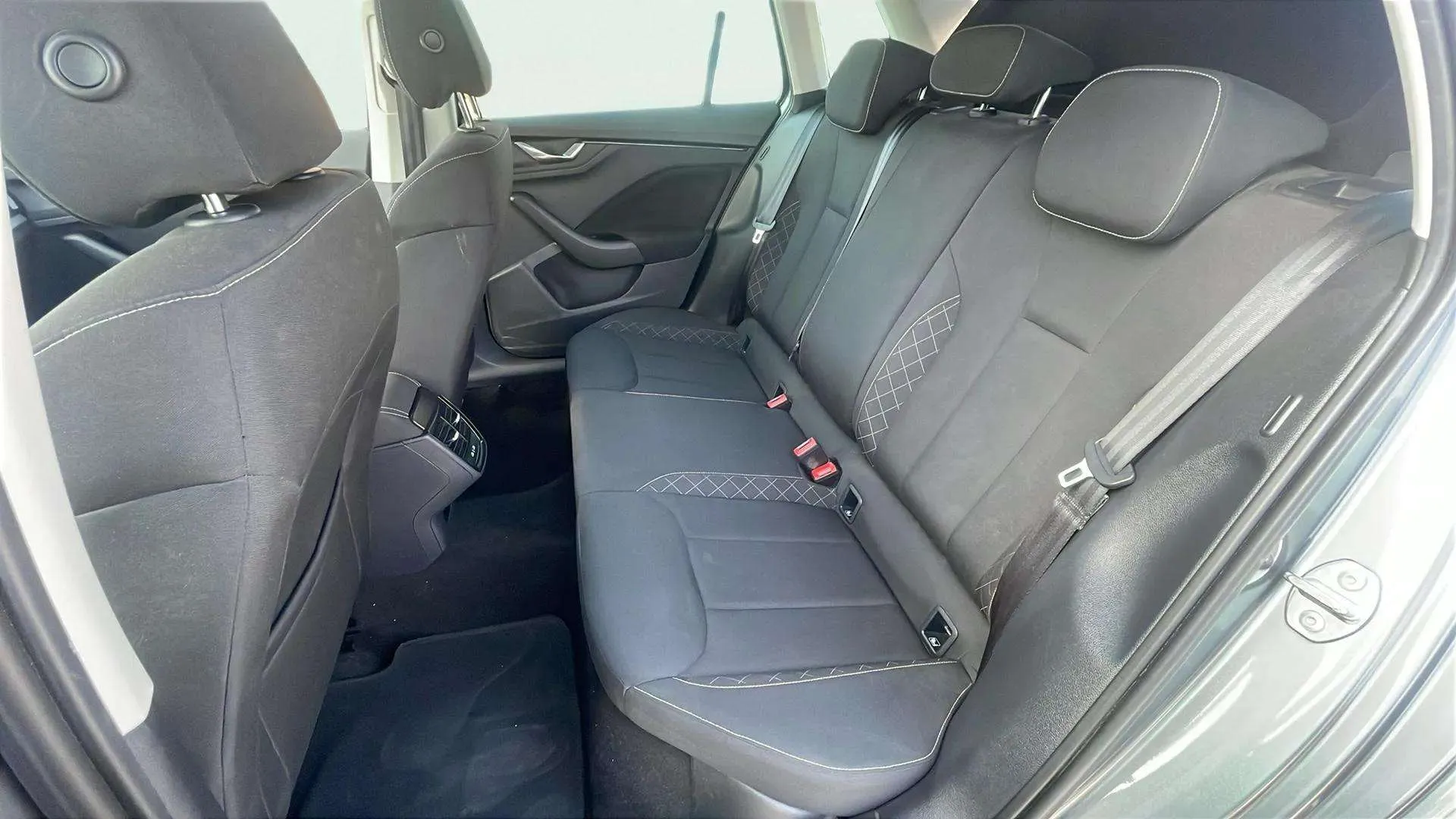 Škoda Kamiq 1.0 TSI Ambition - foto 14