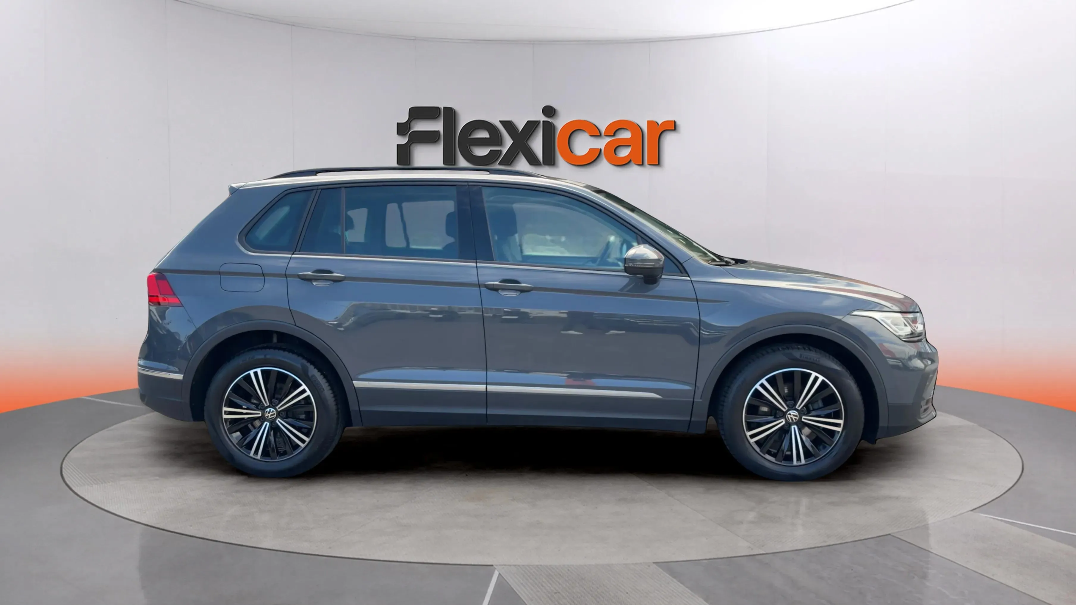 Volkswagen Tiguan 2.0 TDI - foto 2