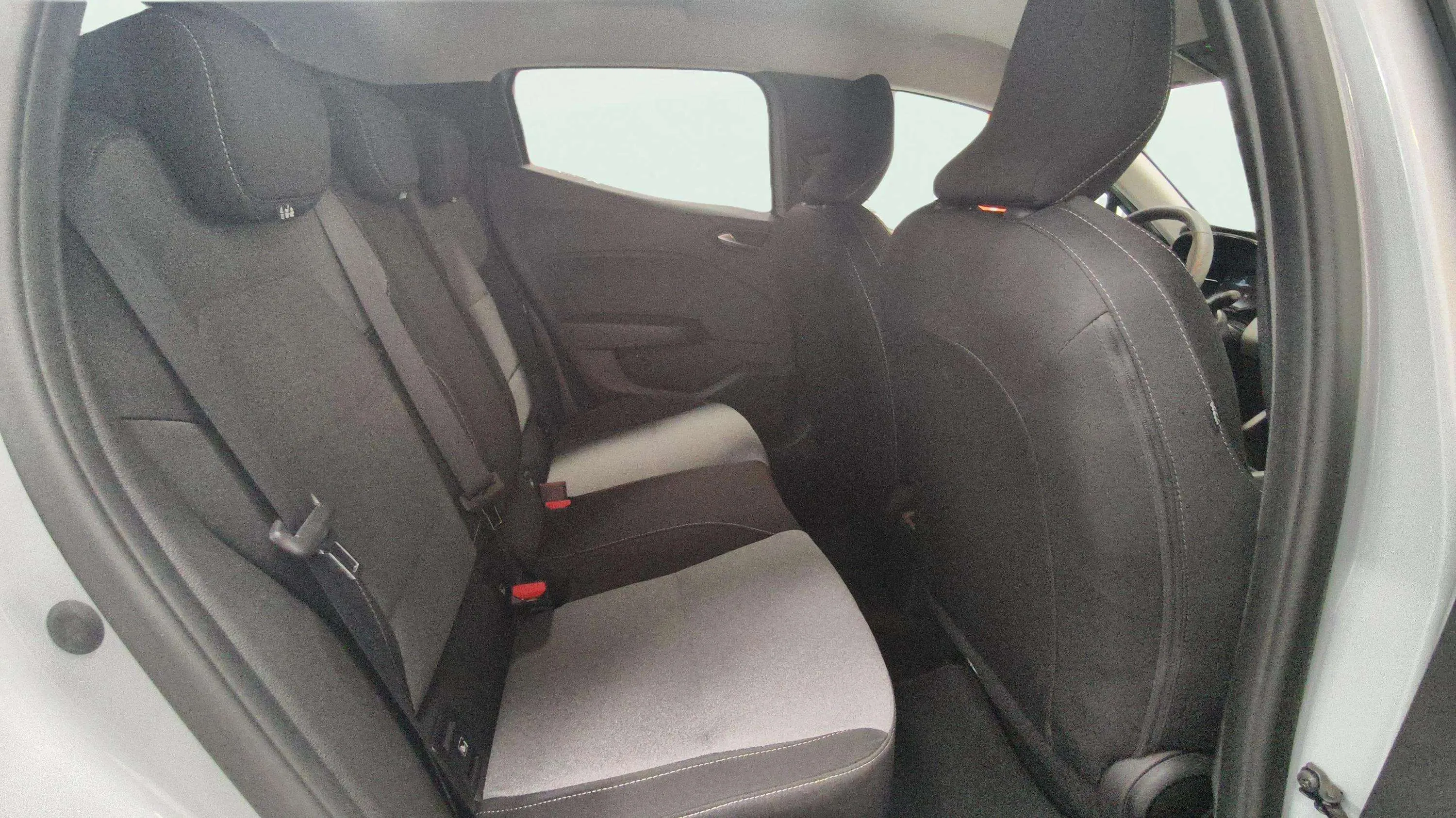 Renault Clio Techno TCe 90 - foto 17