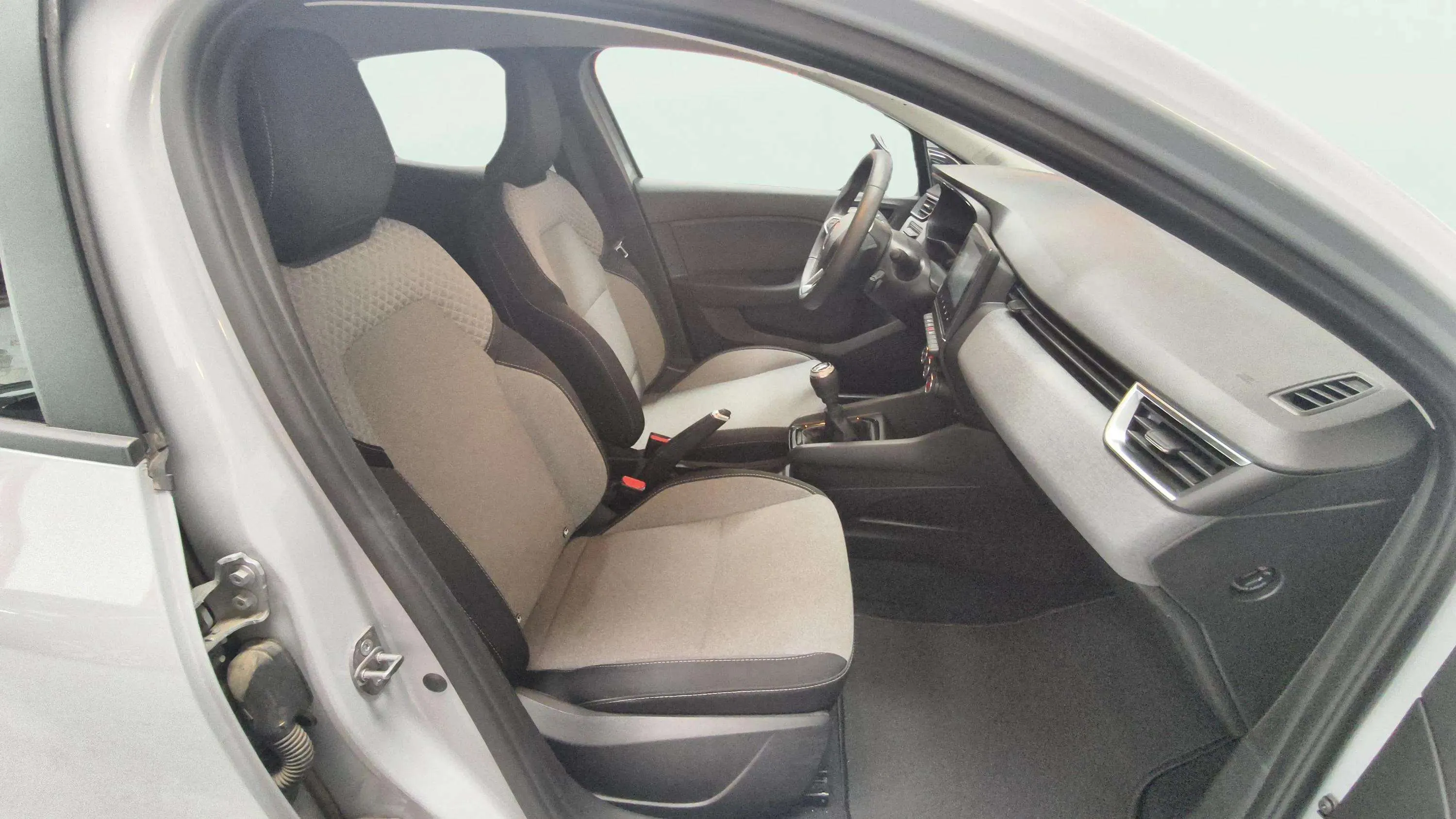 Renault Clio Techno TCe 90 - foto 16