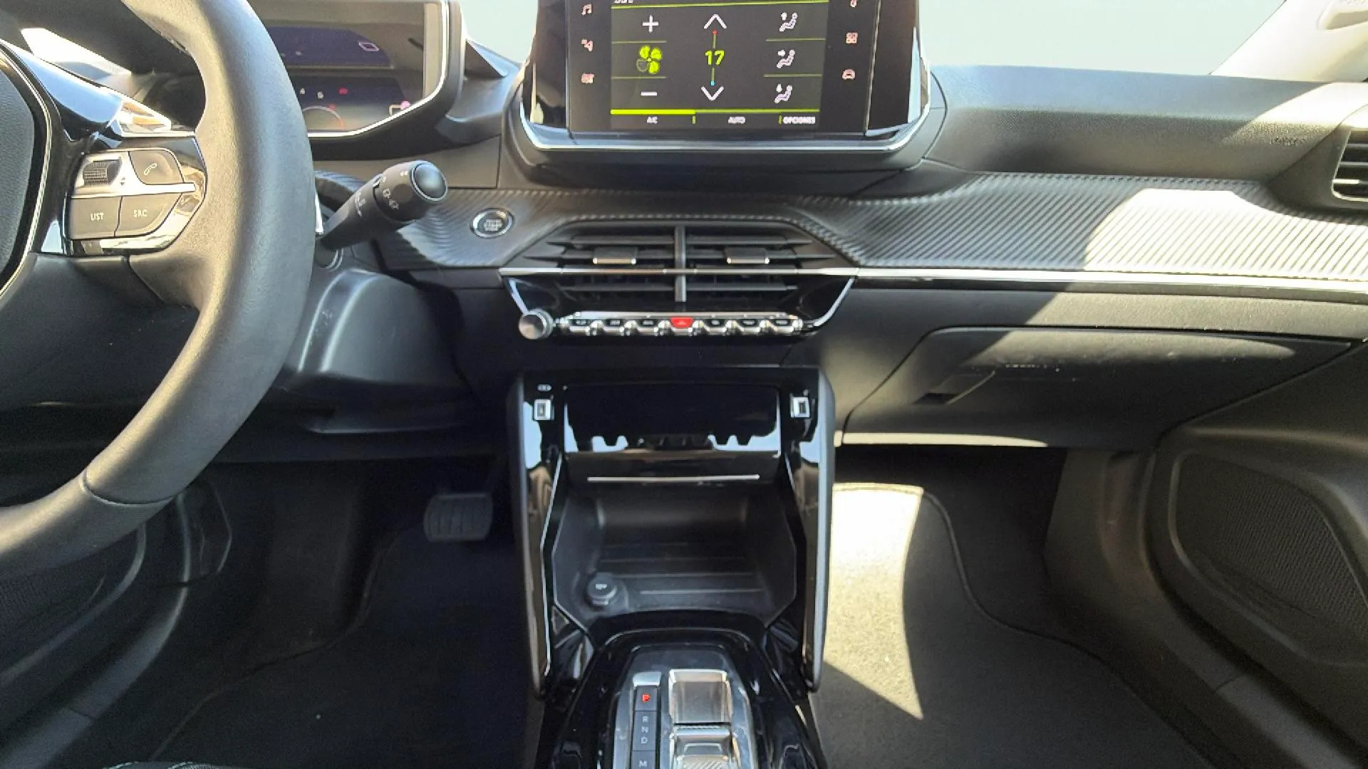 Peugeot 2008 Allure Pack PureTech 130 EAT8 - foto 12