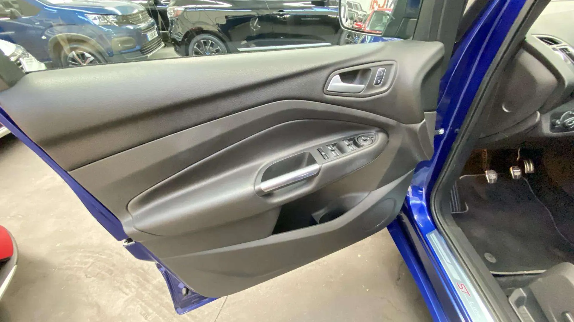 Ford Kuga 1.5 EcoBoost A-S-S 4x2 ST-Line - foto 17