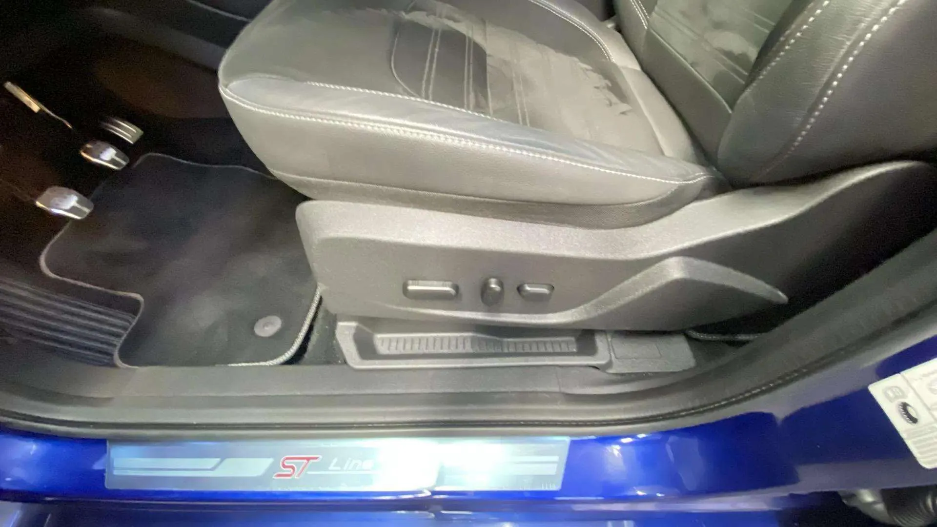 Ford Kuga 1.5 EcoBoost A-S-S 4x2 ST-Line - foto 19