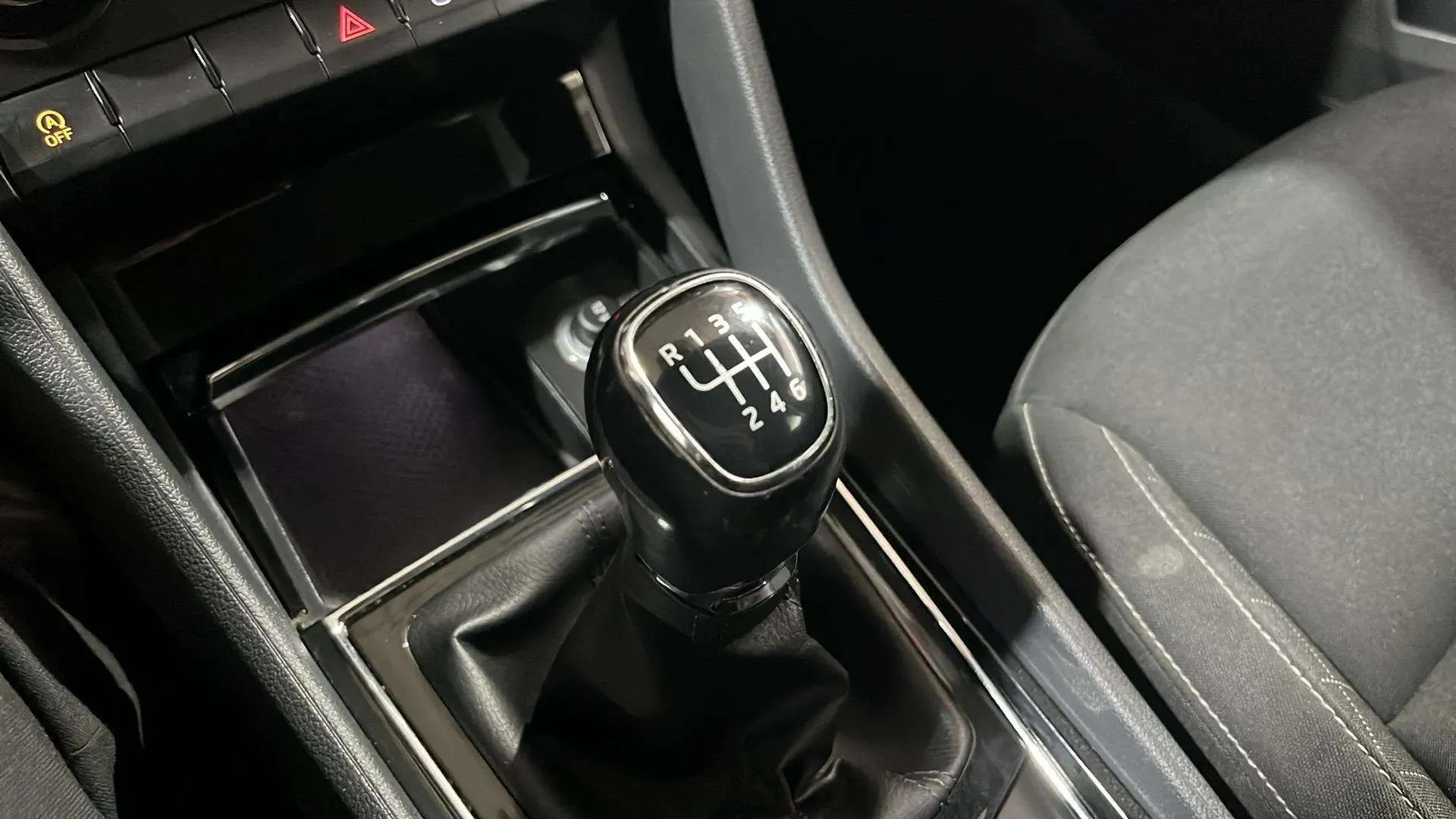 Škoda Karoq 1.0 TSI Ambition - foto 16