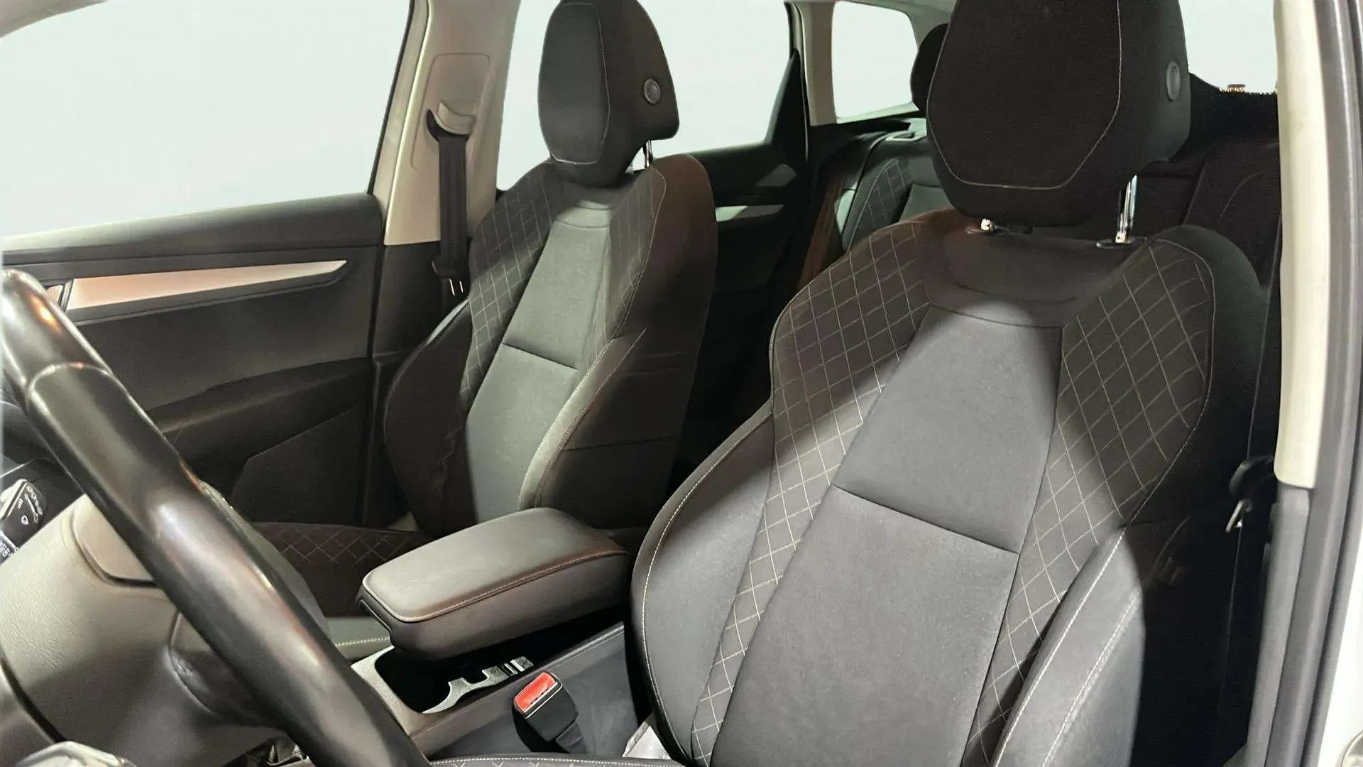 Škoda Karoq 1.0 TSI Ambition - foto 24