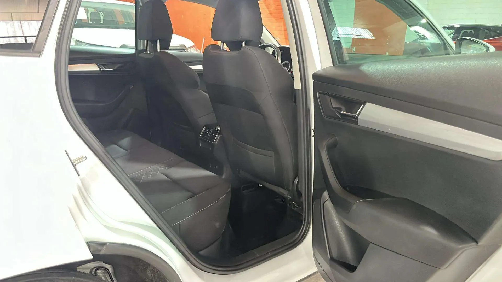 Škoda Karoq 1.0 TSI Ambition - foto 14