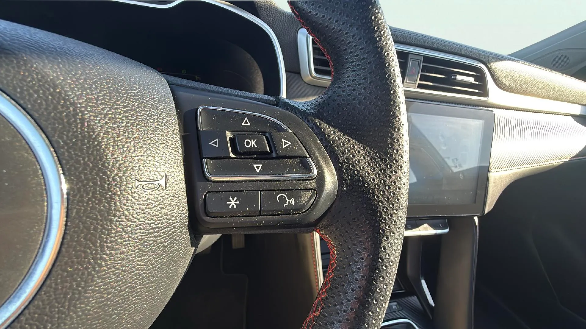MG ZS 1.0T Luxury - foto 21