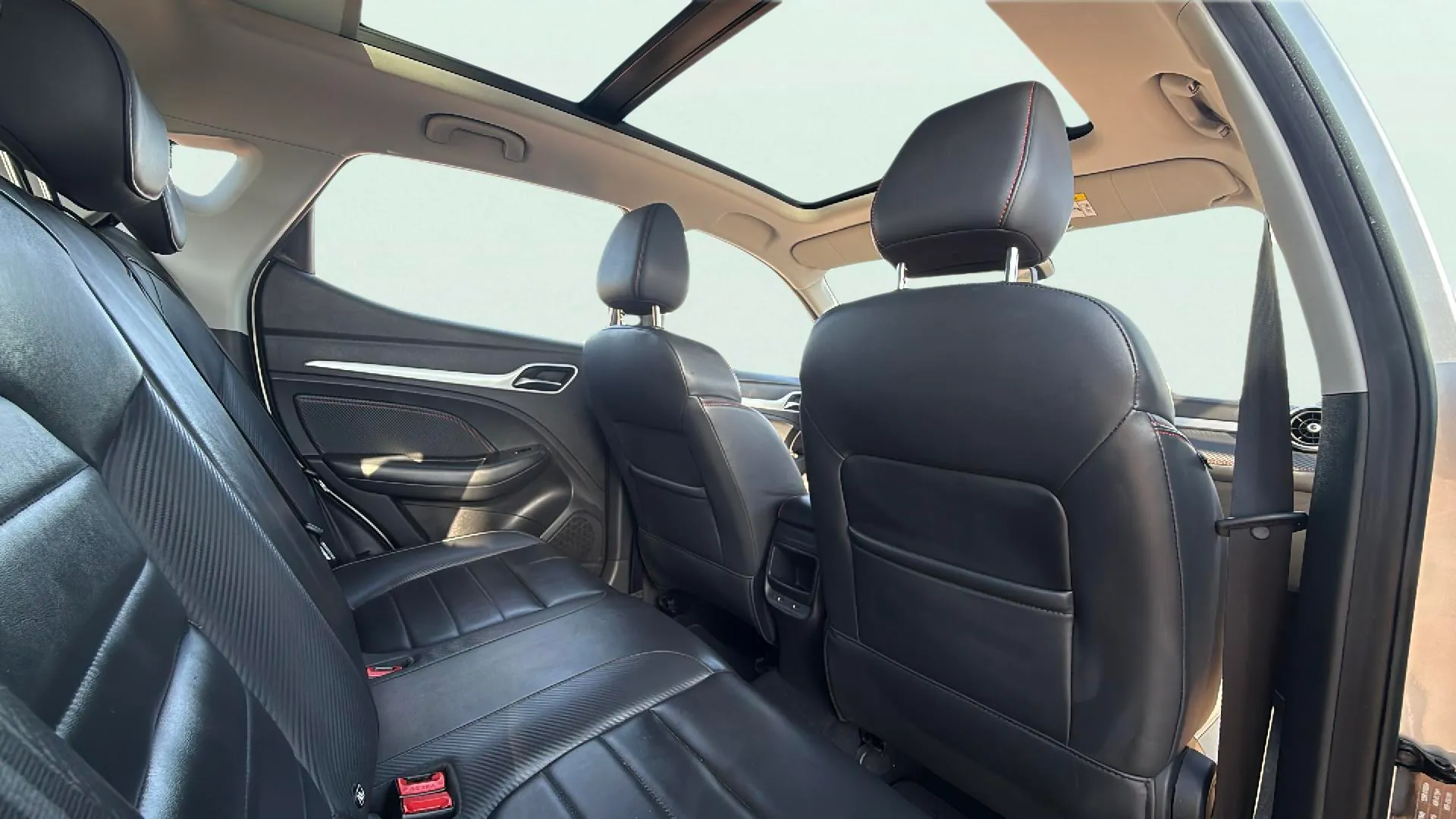 MG ZS 1.0T Luxury - foto 14