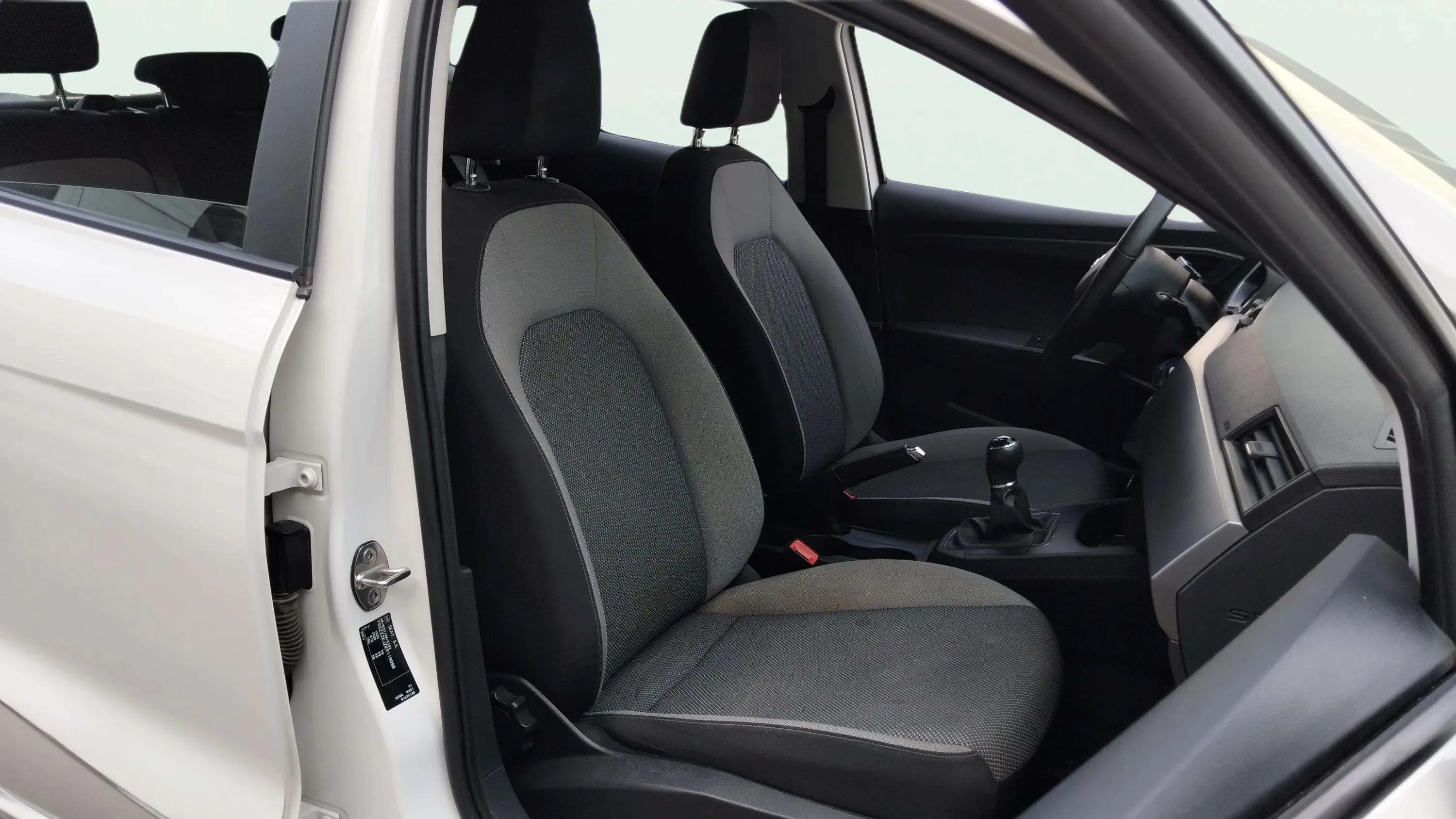SEAT Ibiza 1.0 MPI Reference - foto 21