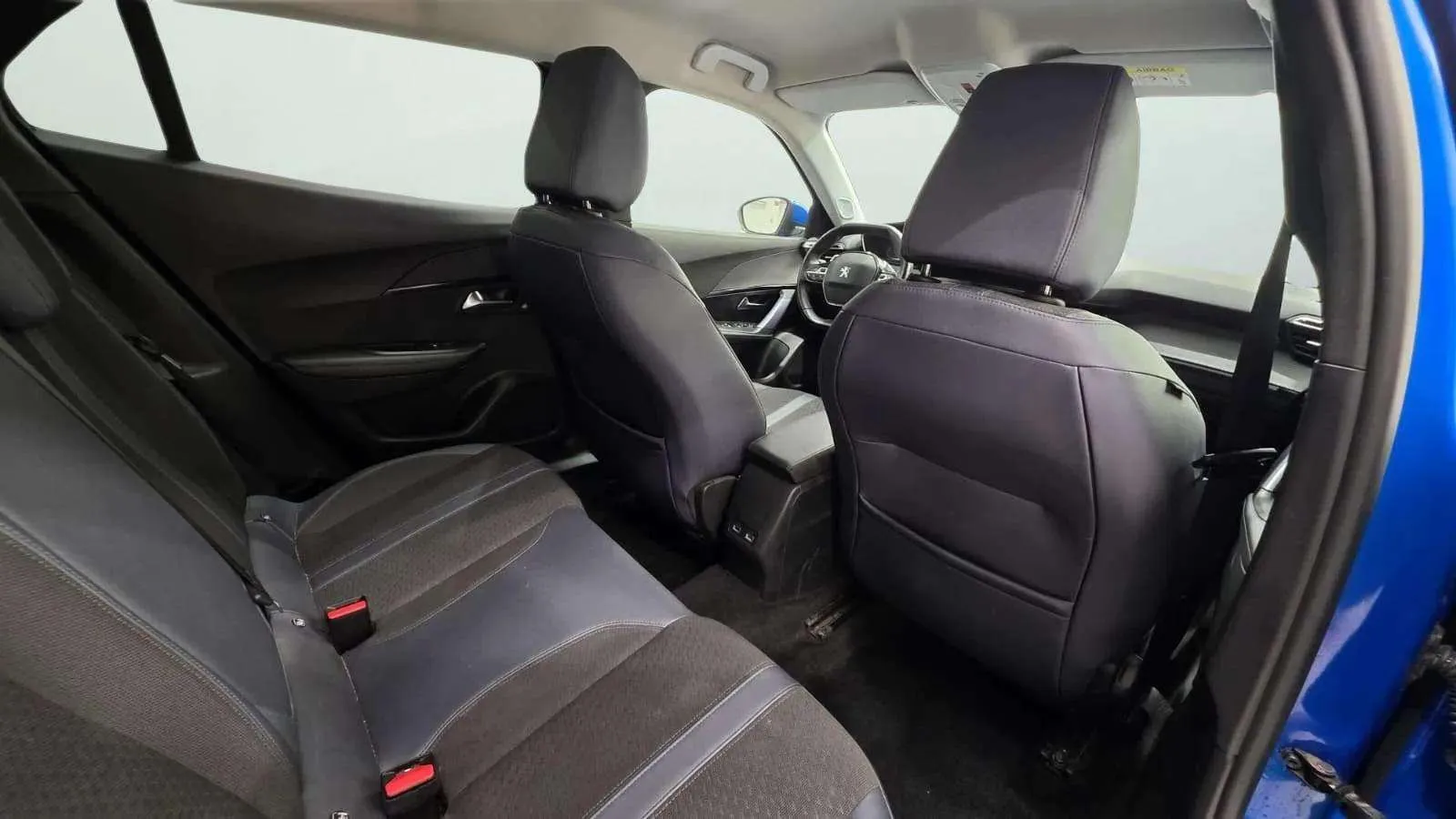 Peugeot 2008 Allure BlueHDi 130 EAT8 - foto 15