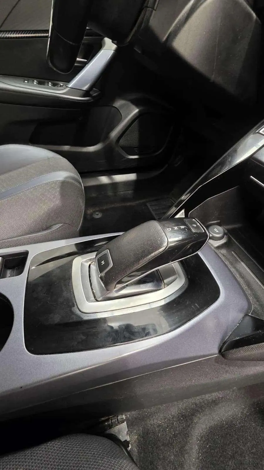 Peugeot 2008 Allure BlueHDi 130 EAT8 - foto 13