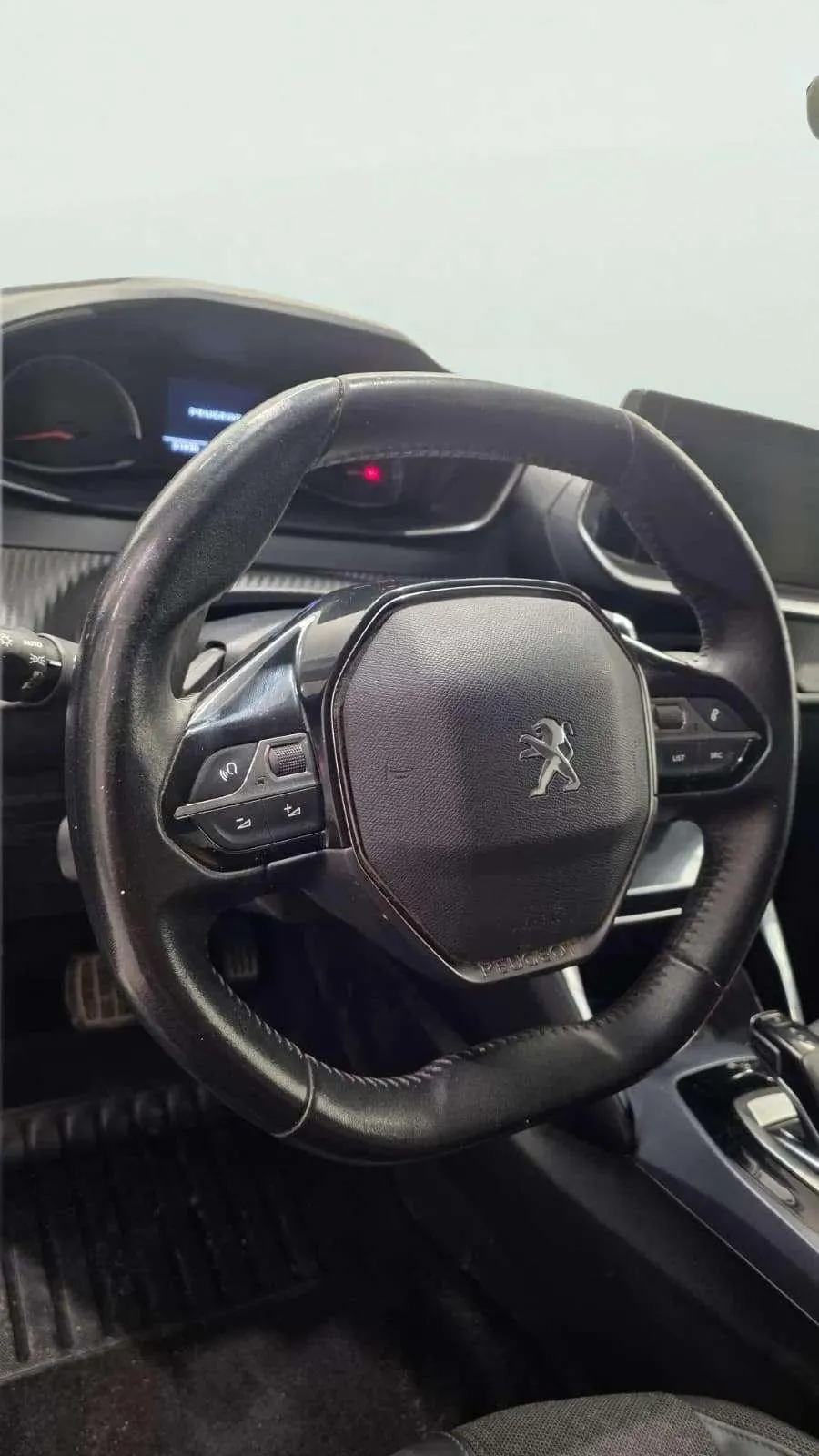 Peugeot 2008 Allure BlueHDi 130 EAT8 - foto 10