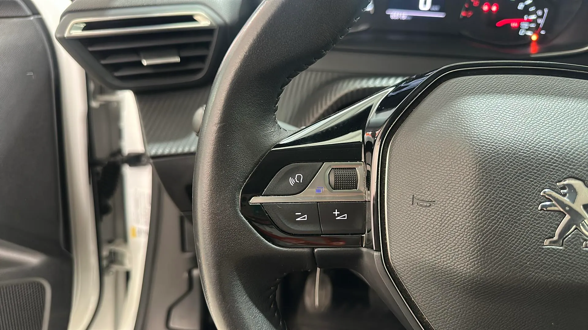 Peugeot 2008 Active BlueHDi - foto 11