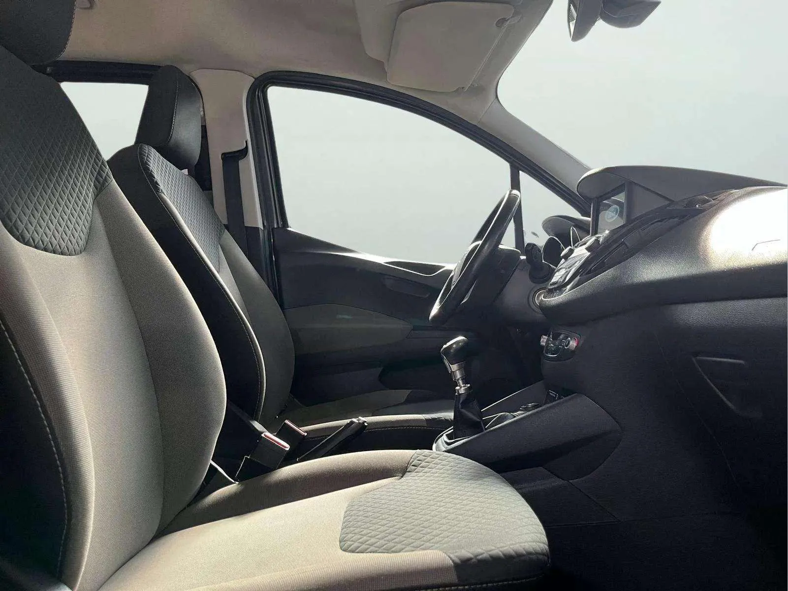 Ford Tourneo Courier 1.5 TDCi Titanium - foto 29