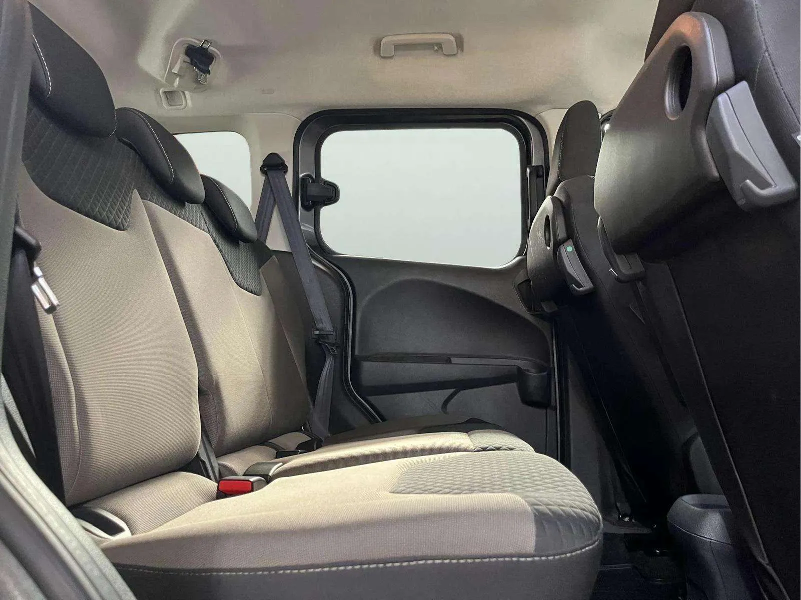 Ford Tourneo Courier 1.5 TDCi Titanium - foto 22