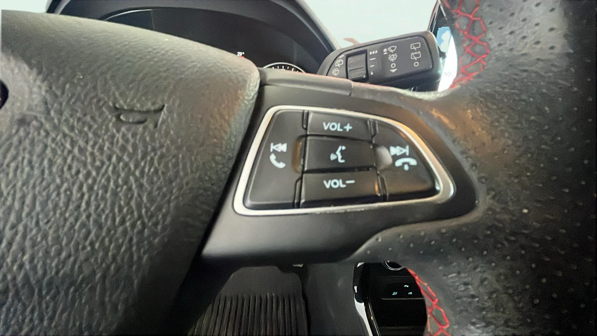 Ford EcoSport 1.0T EcoBoost ST Line - foto 24