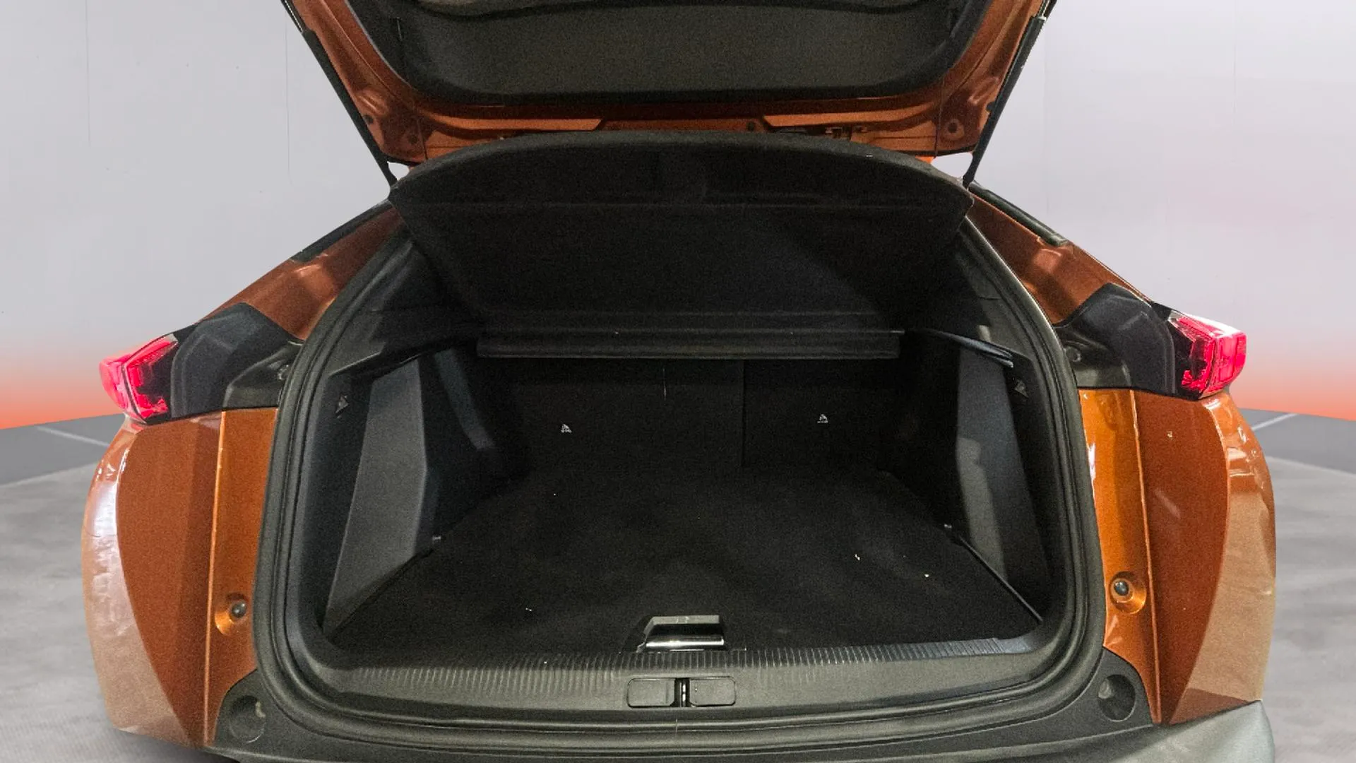 Peugeot 2008 Allure Pack PureTech 130 BVM6 - foto 10