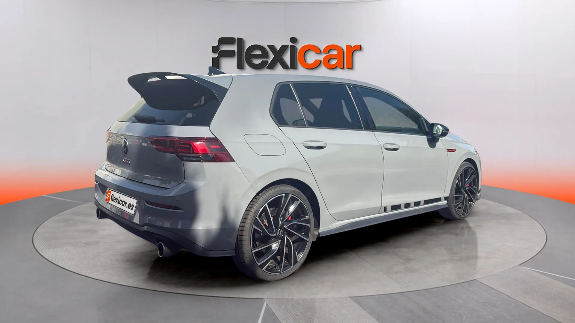 Volkswagen Golf GTI 2.0 TSI DSG - foto 3
