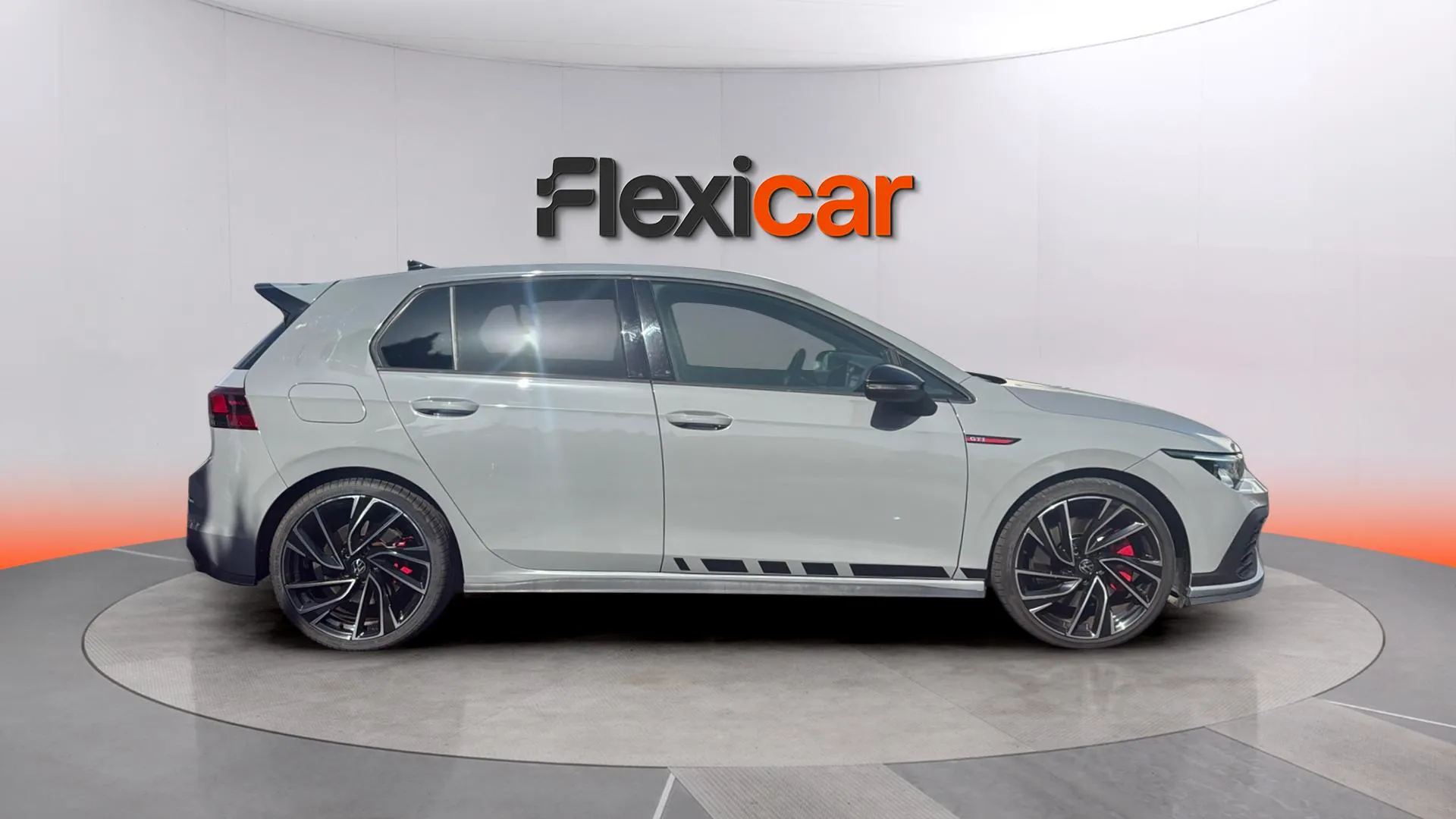 Volkswagen Golf GTI 2.0 TSI DSG - foto 2