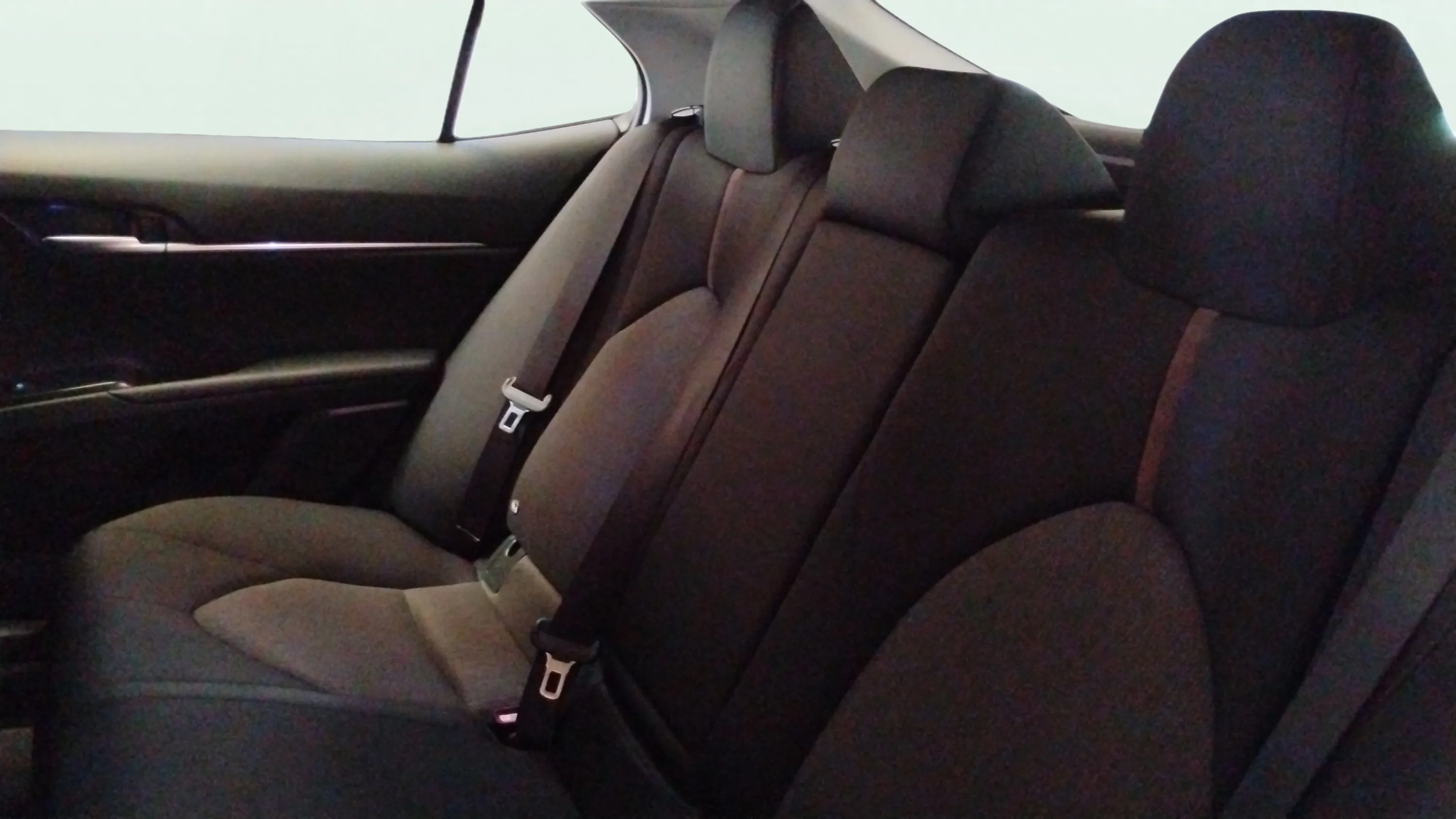 Toyota Camry 2.5 220H Advance - foto 12