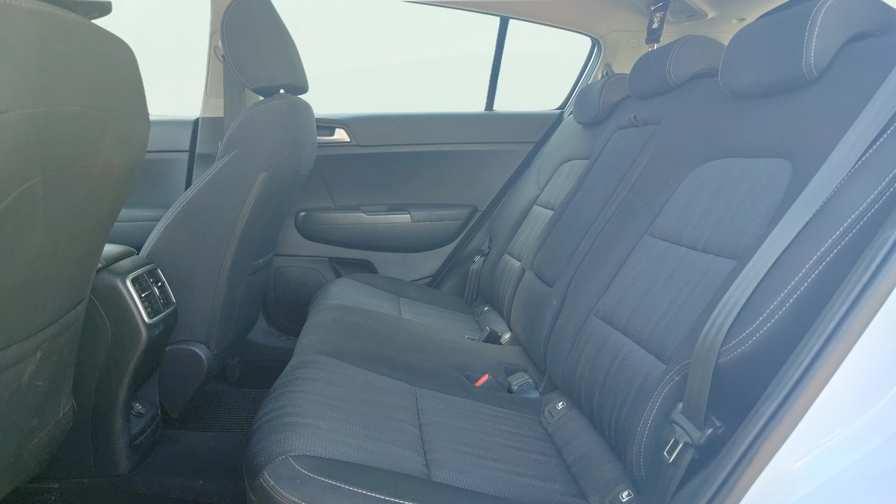 Kia Sportage 1.6 MHEV Business DCT 4x2 - foto 11
