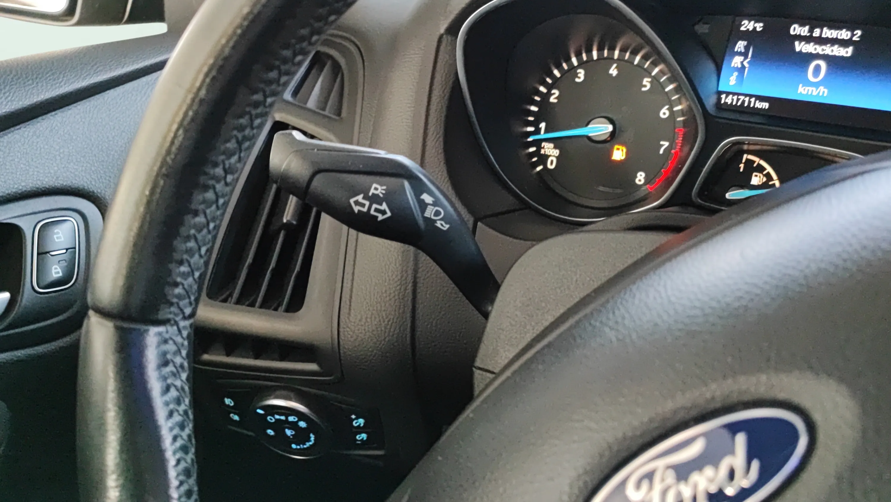 Ford Focus 1.0 EcoBoost Business - foto 21