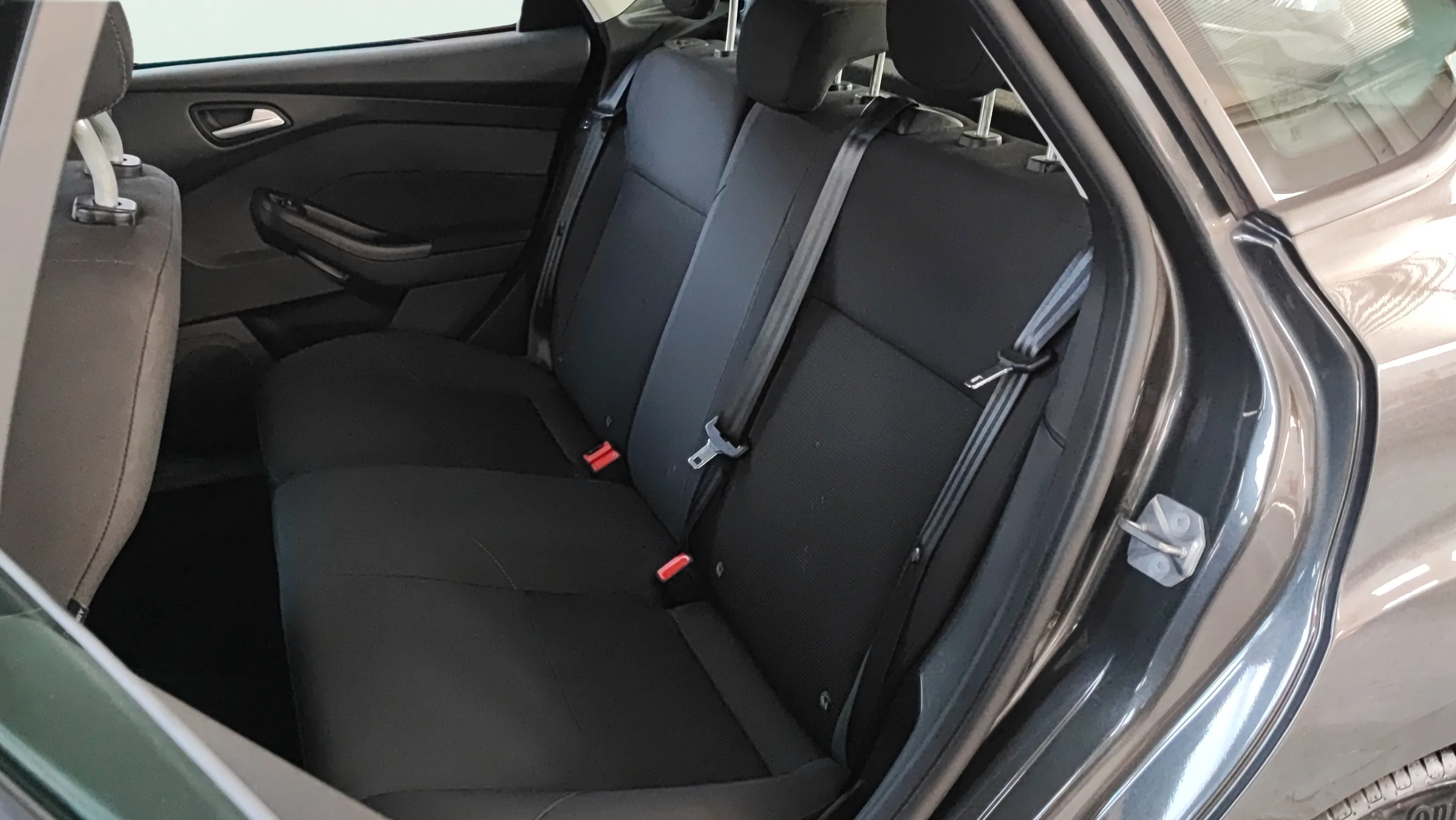 Ford Focus 1.0 EcoBoost Business - foto 27