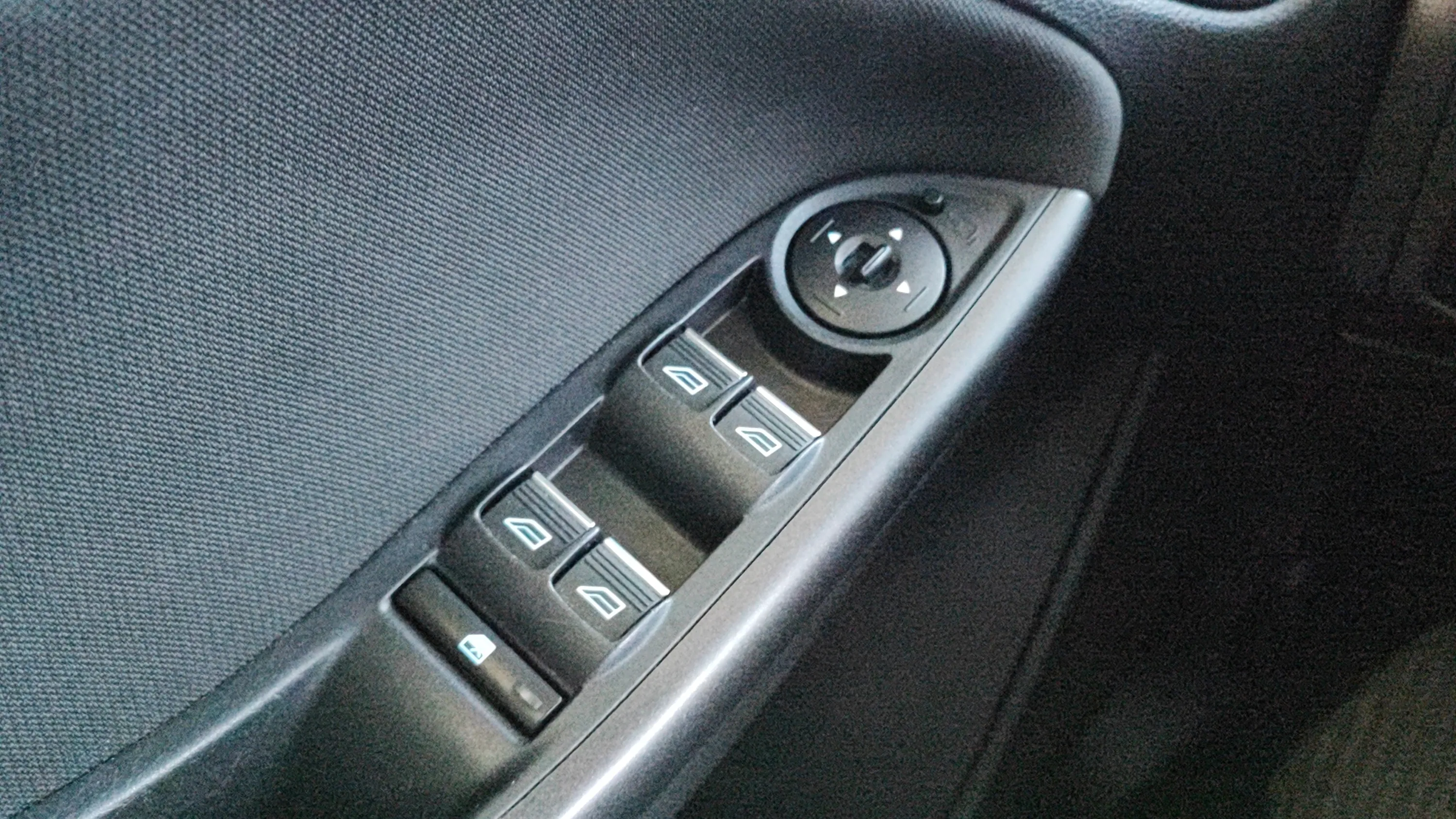 Ford Focus 1.0 EcoBoost Business - foto 25