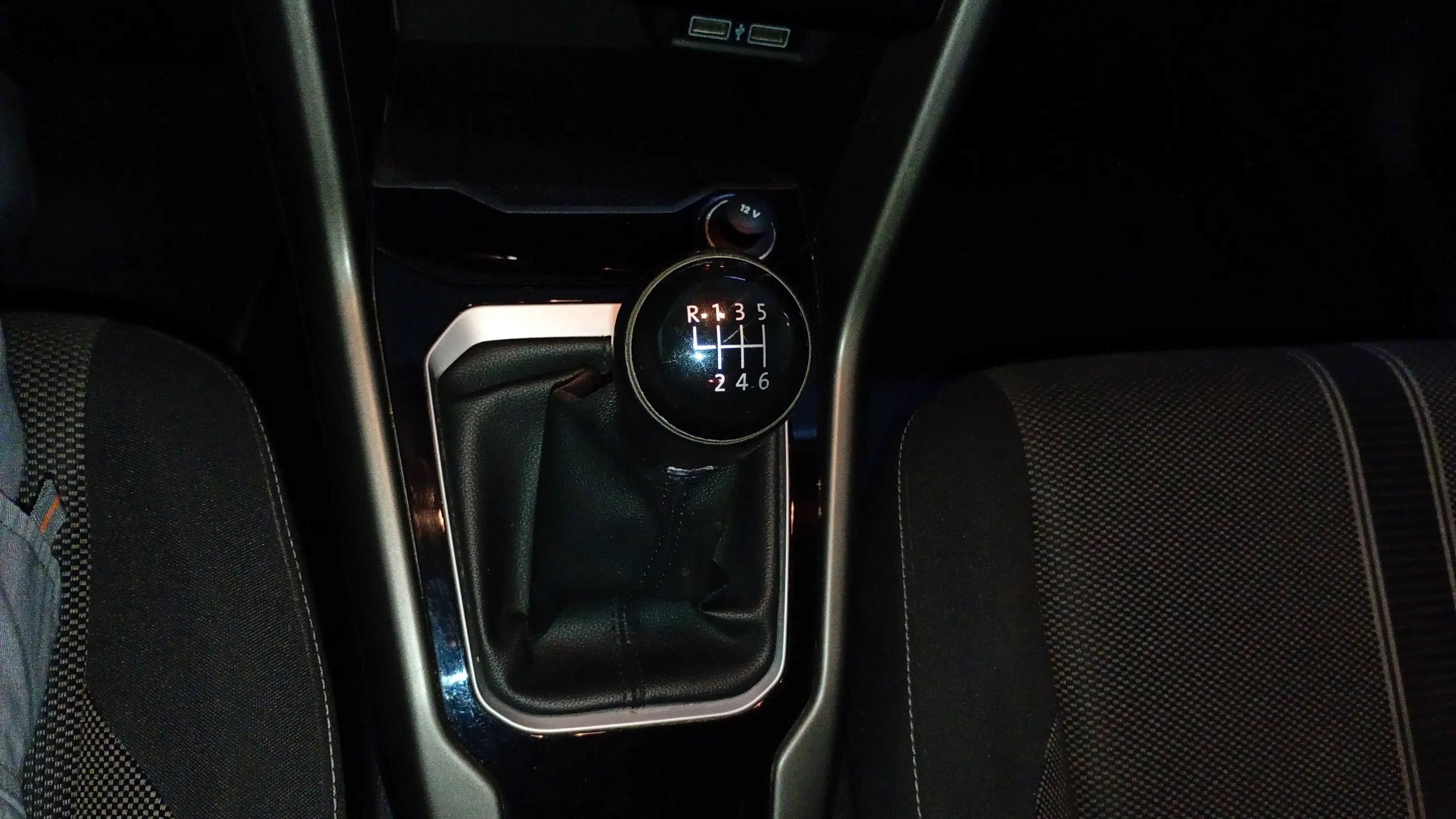 Volkswagen T-Roc Advance 1.0 TSI - foto 27