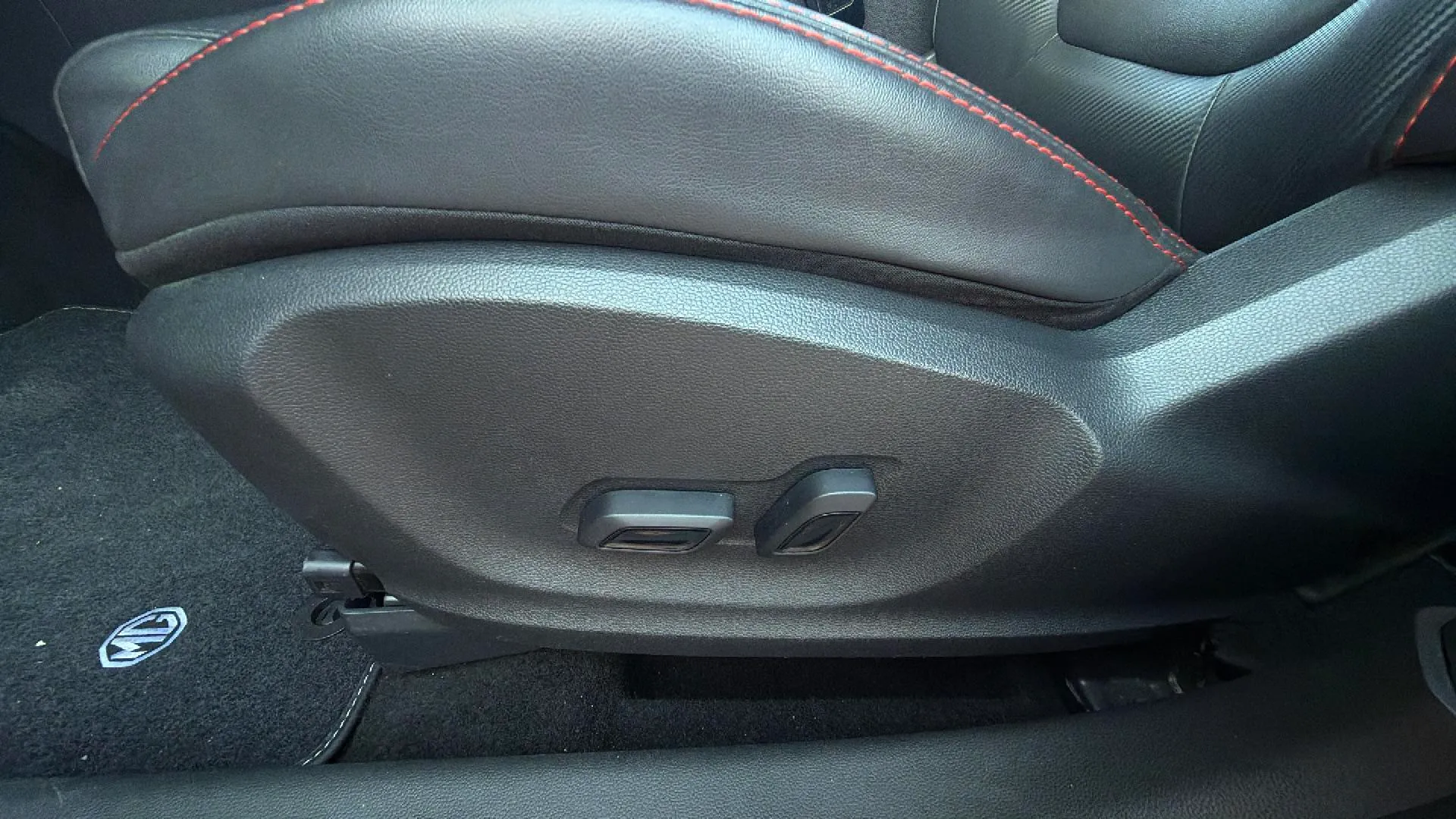 MG ZS 1.5 Luxury - foto 14