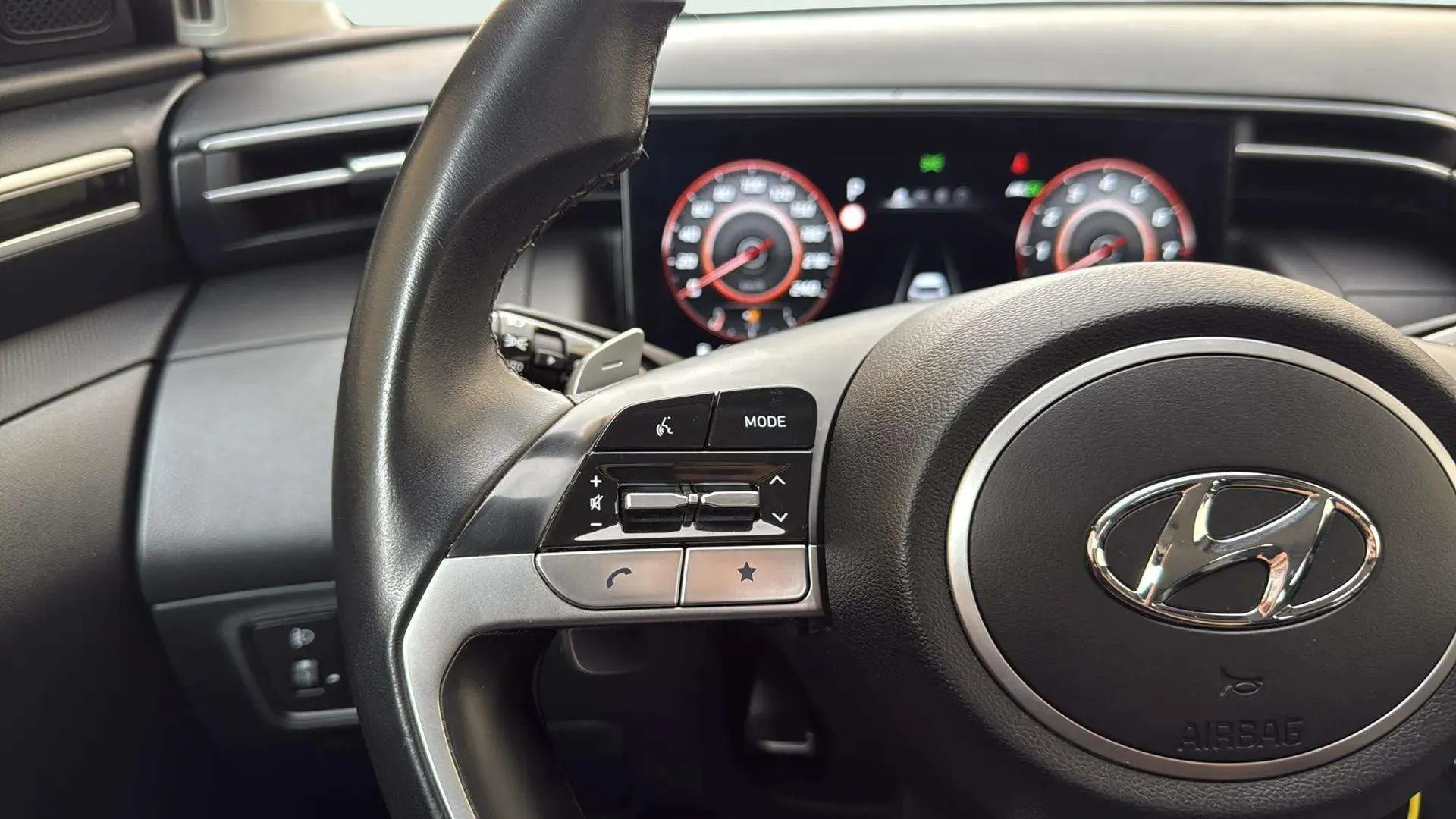 Hyundai Tucson 1.6 CRDi 48V N-Line Sky Safe DCT - foto 16