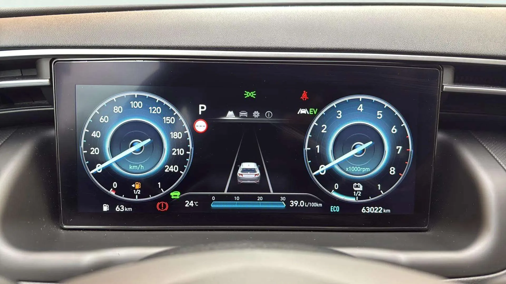 Hyundai Tucson 1.6 CRDi 48V N-Line Sky Safe DCT - foto 18