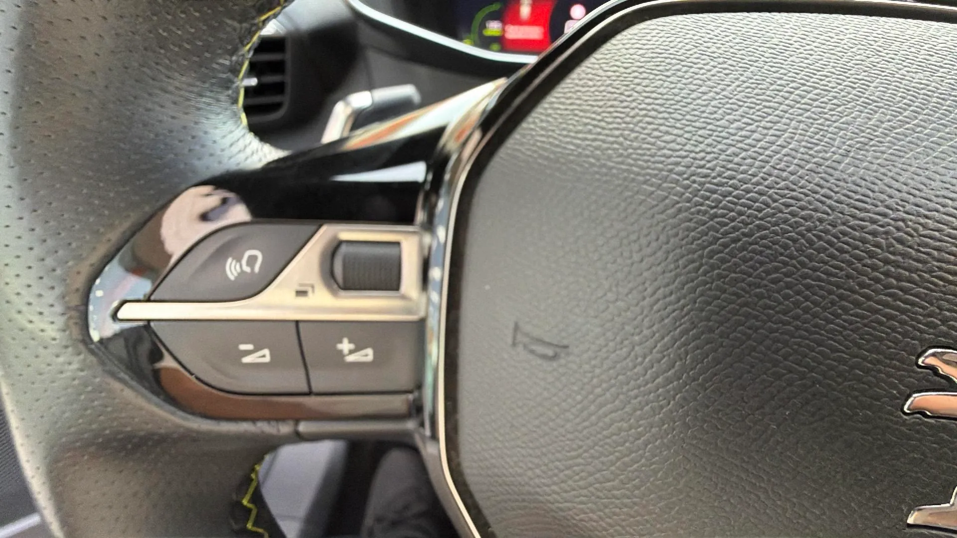 Peugeot 2008 GT BlueHDi 130 EAT8 - foto 19