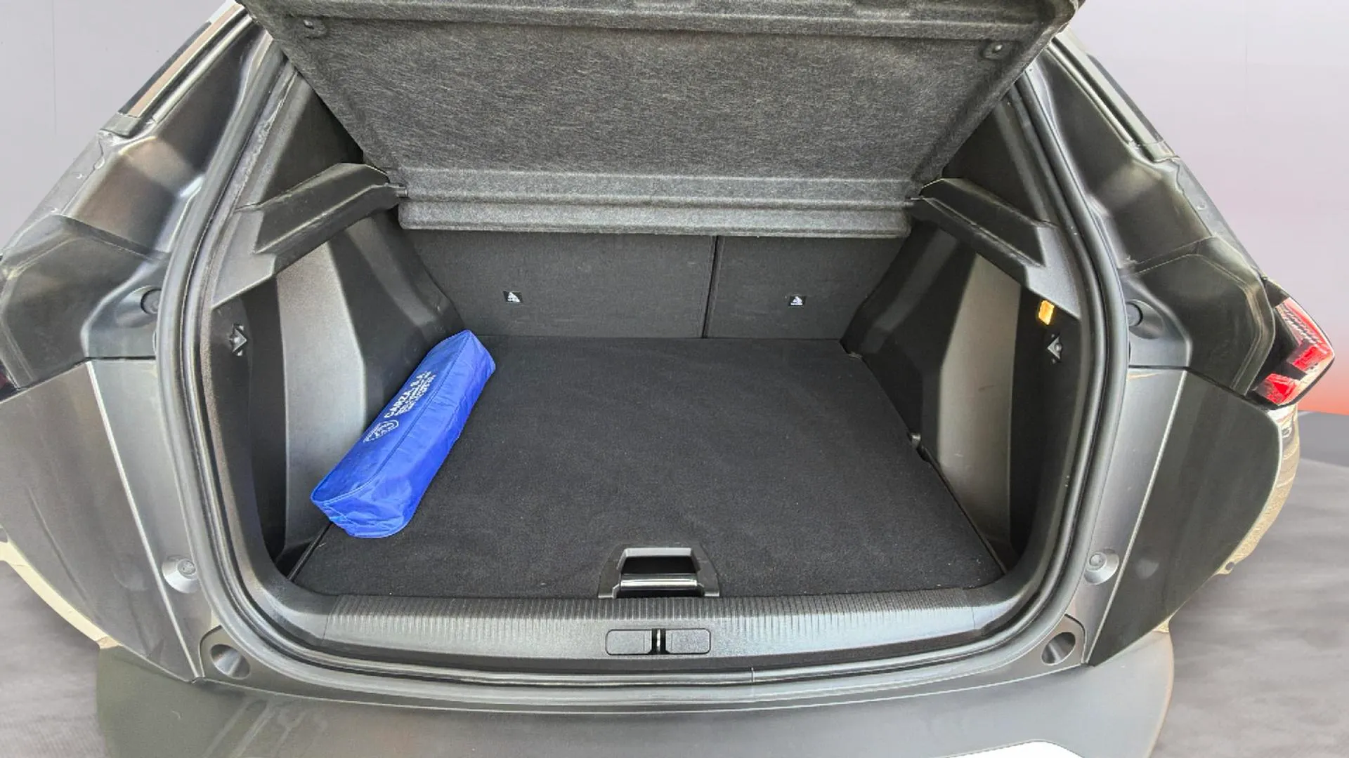 Peugeot 2008 GT BlueHDi 130 EAT8 - foto 14