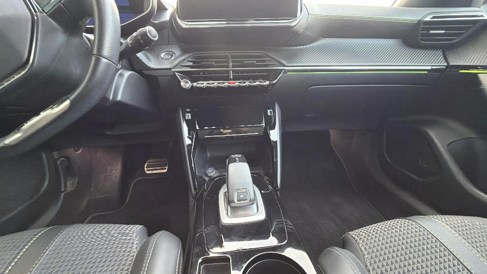 Peugeot 2008 GT BlueHDi 130 EAT8 - foto 8