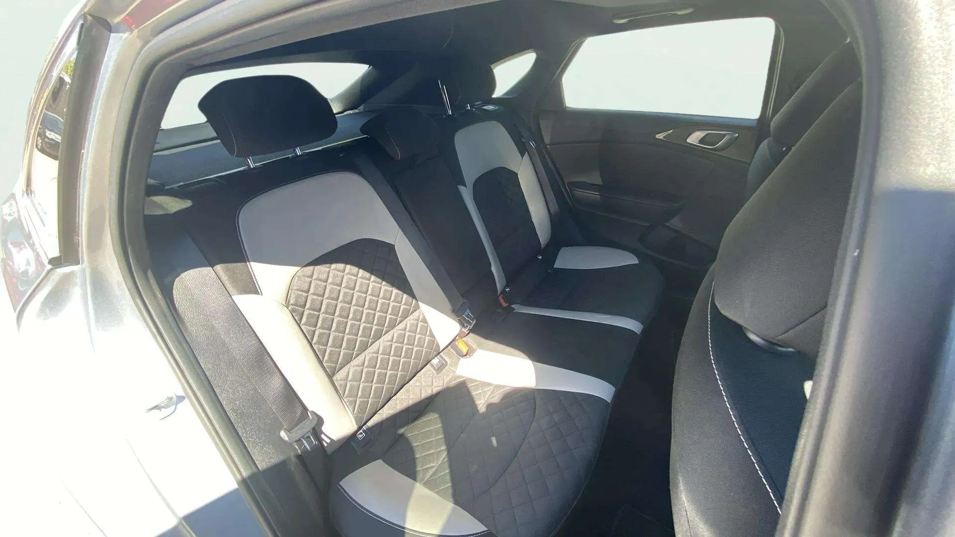 Kia ProCeed 1.5 MHEV GT Line DCT - foto 11