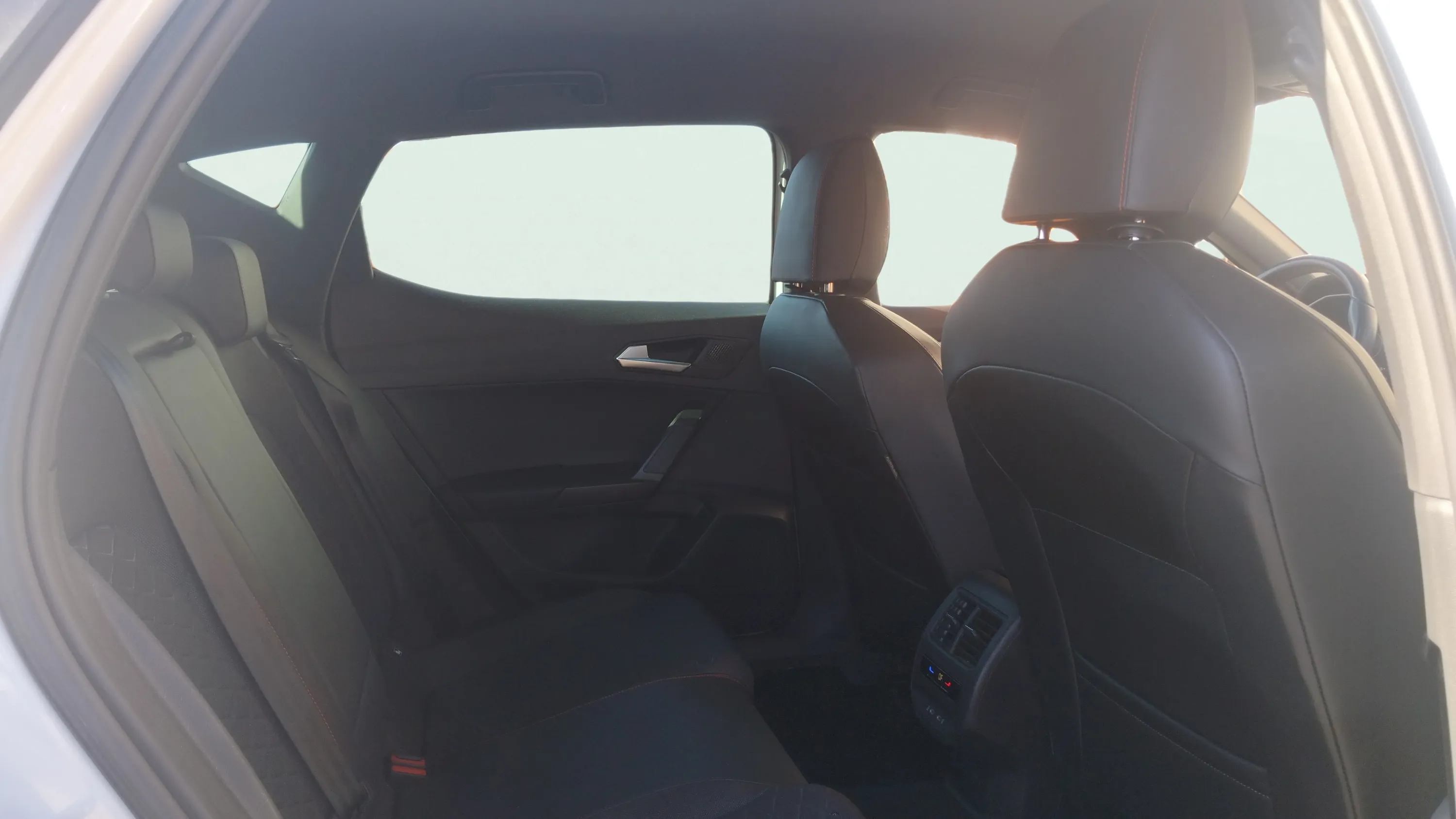 SEAT León 1.0 TSI FR 25 Aniversario - foto 13