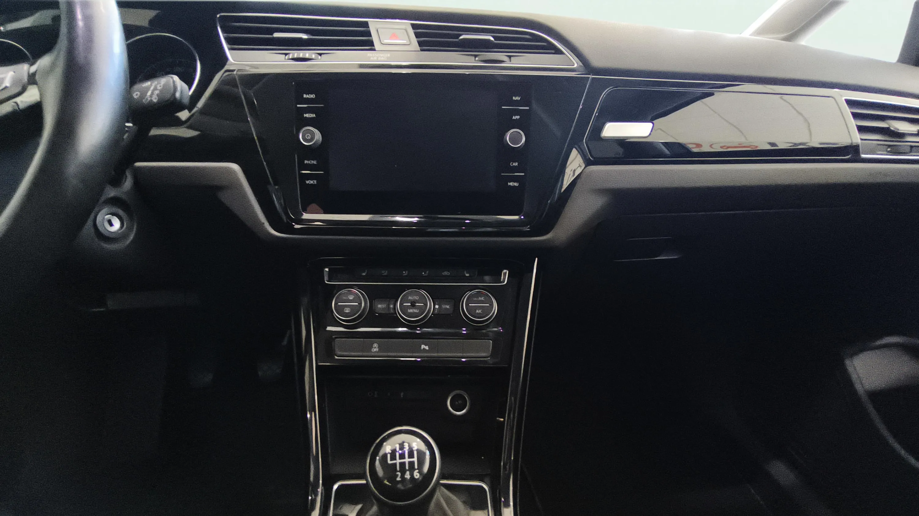 Volkswagen Touran 2.0TSI Highline BlueMotion - foto 12