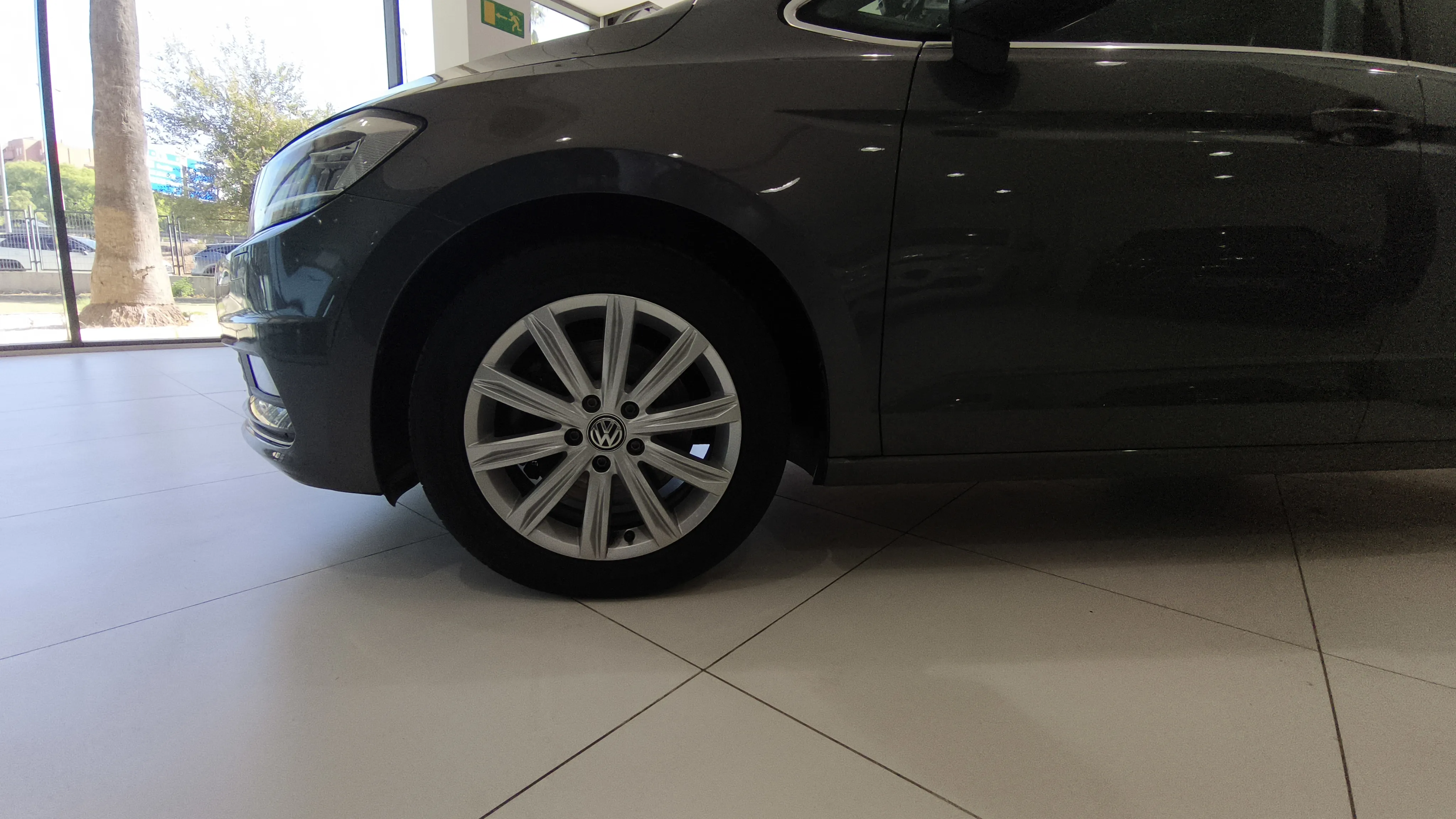 Volkswagen Touran 2.0TSI Highline BlueMotion - foto 6