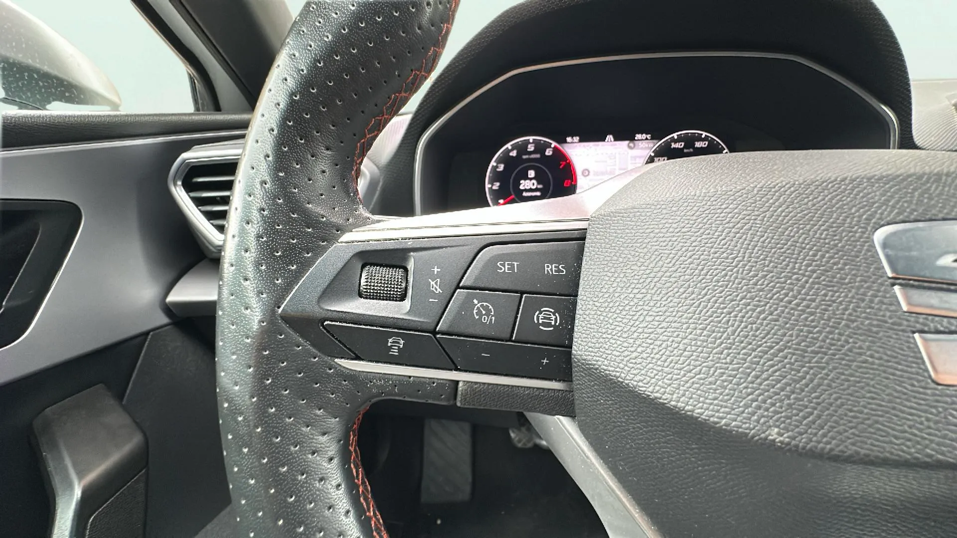 SEAT León 1.0 TSI FR 25 Aniversario - foto 23